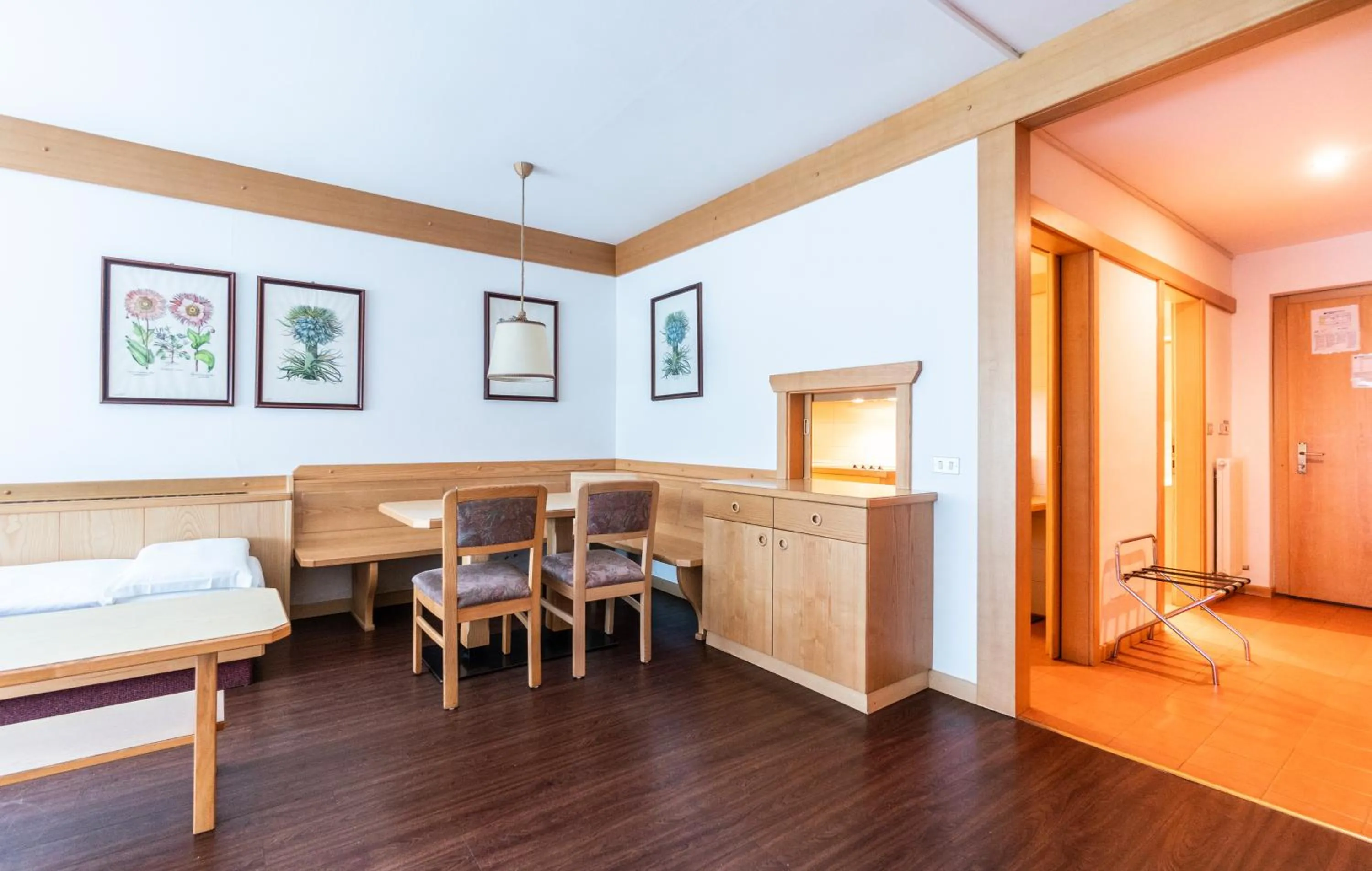 Living room, Bed in Ambiez Residencehotel