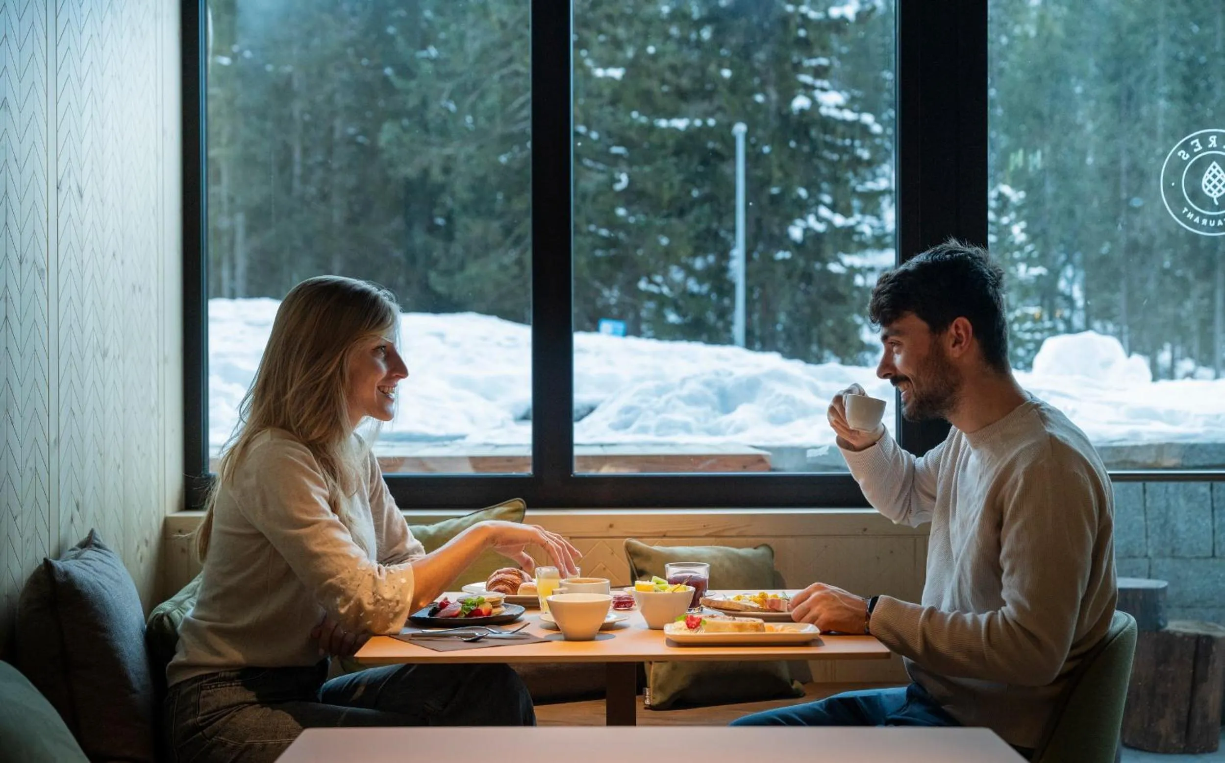 Restaurant/places to eat in Ambiez Residencehotel