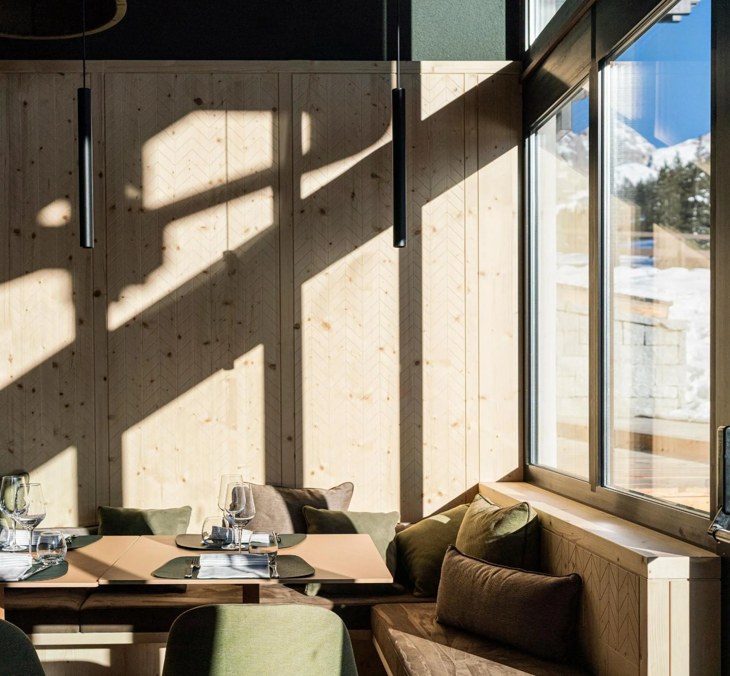 Restaurant/places to eat in Ambiez Residencehotel