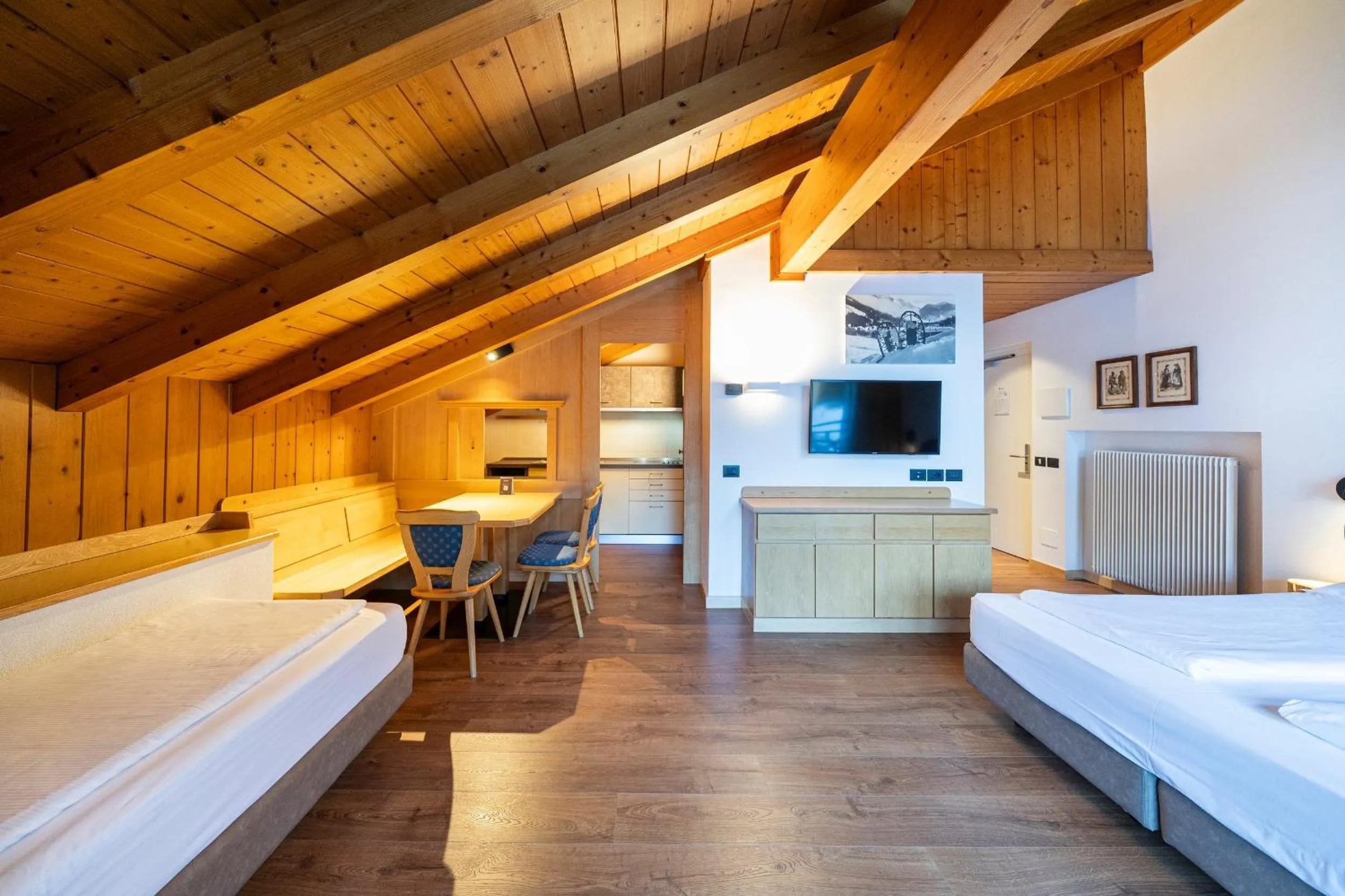 Living room, Bed in Ambiez Residencehotel