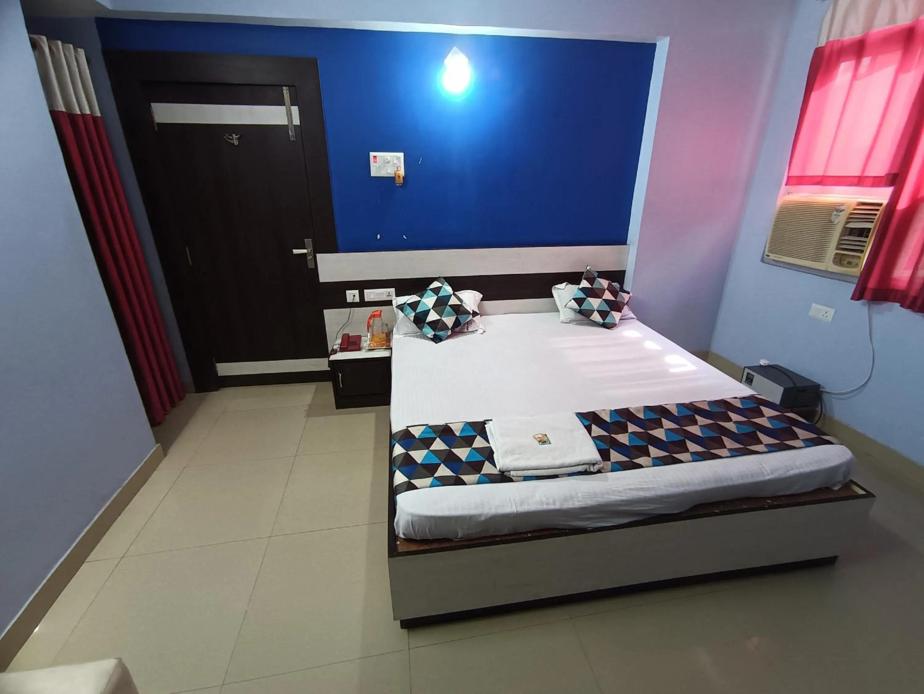 Bed in Hotel Viraat Inn