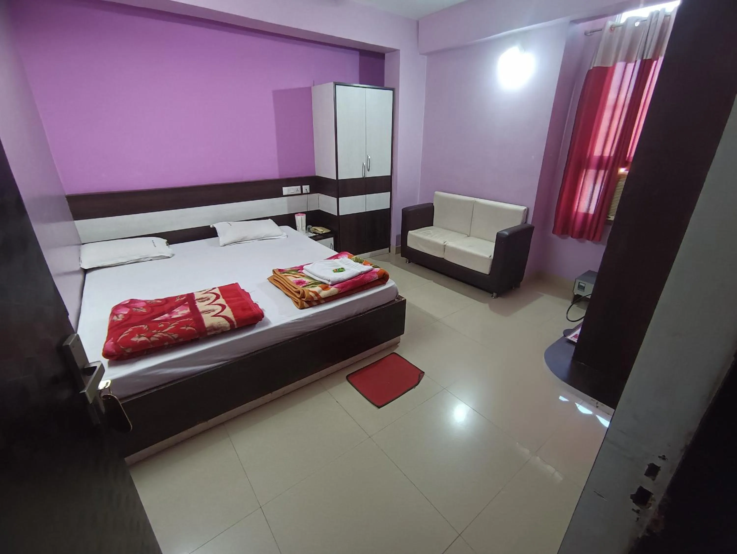 Bed in Hotel Viraat Inn