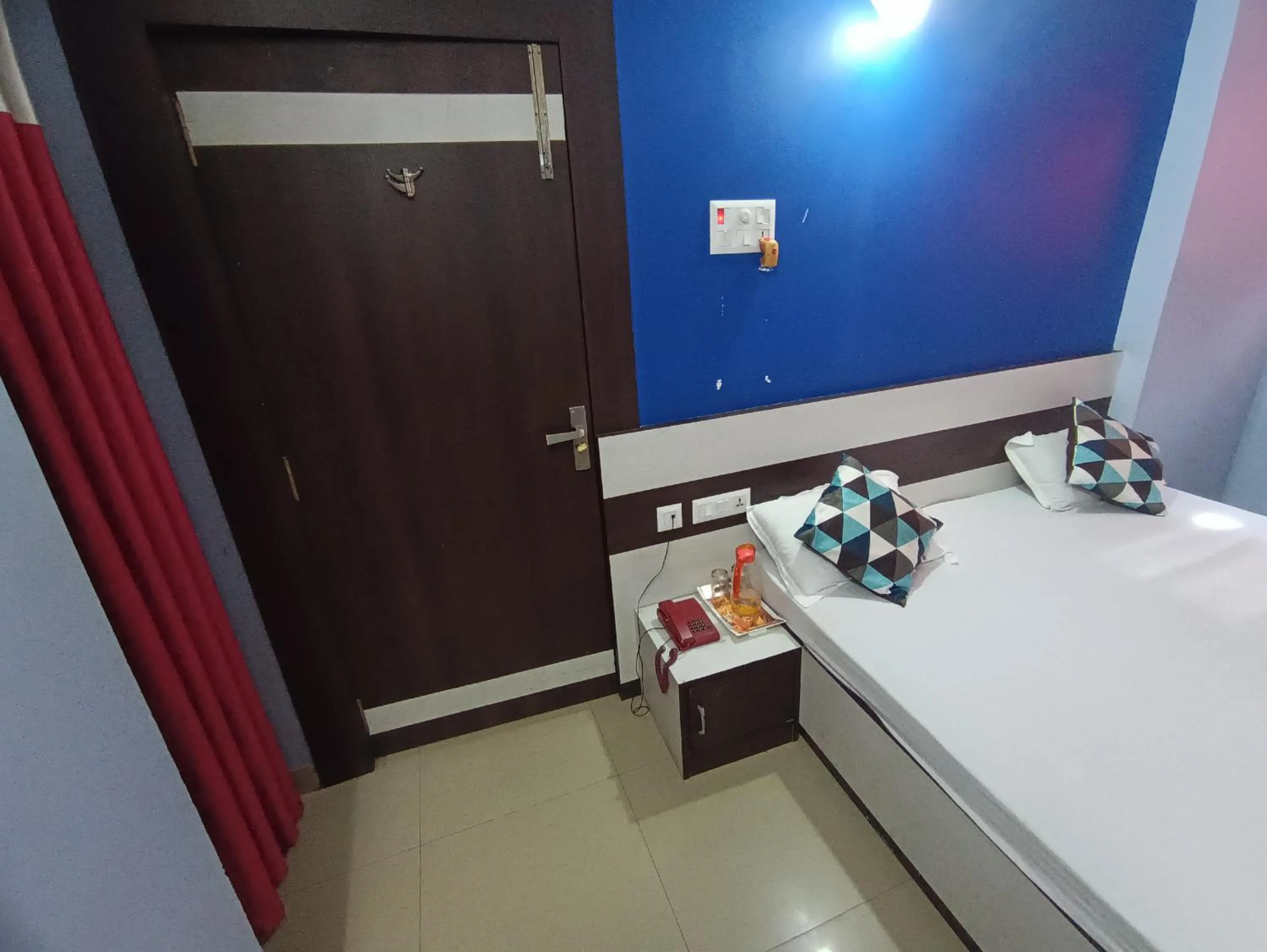 Bed in Hotel Viraat Inn