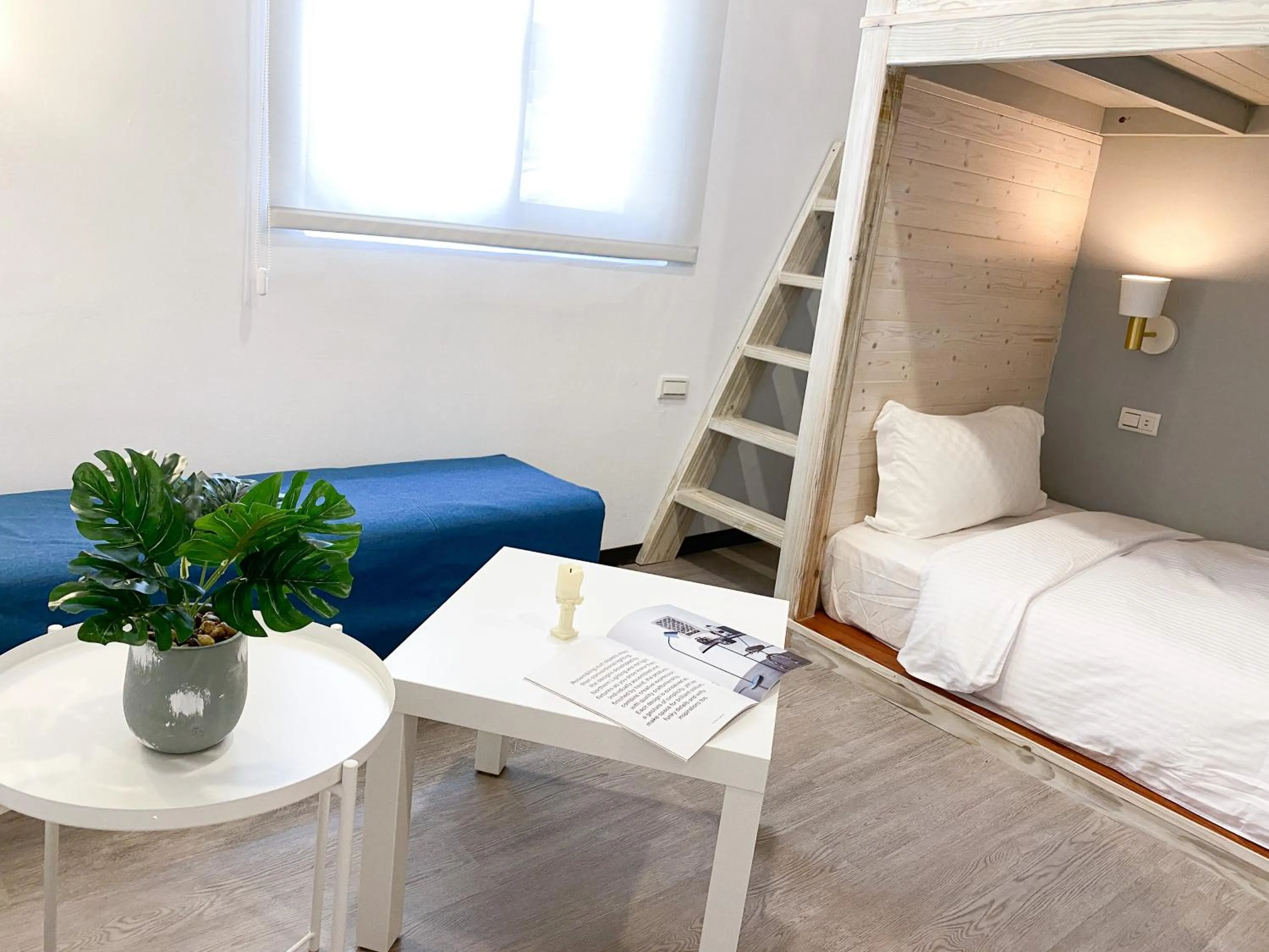 Living room, Bed in Kenting Sunhow Inn