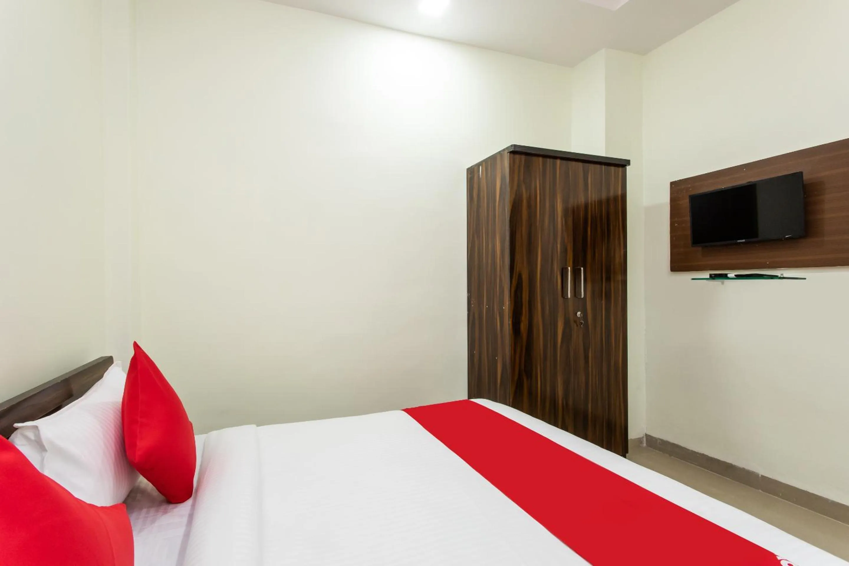 Bedroom, Bed in Hotel O Manjulam Regency