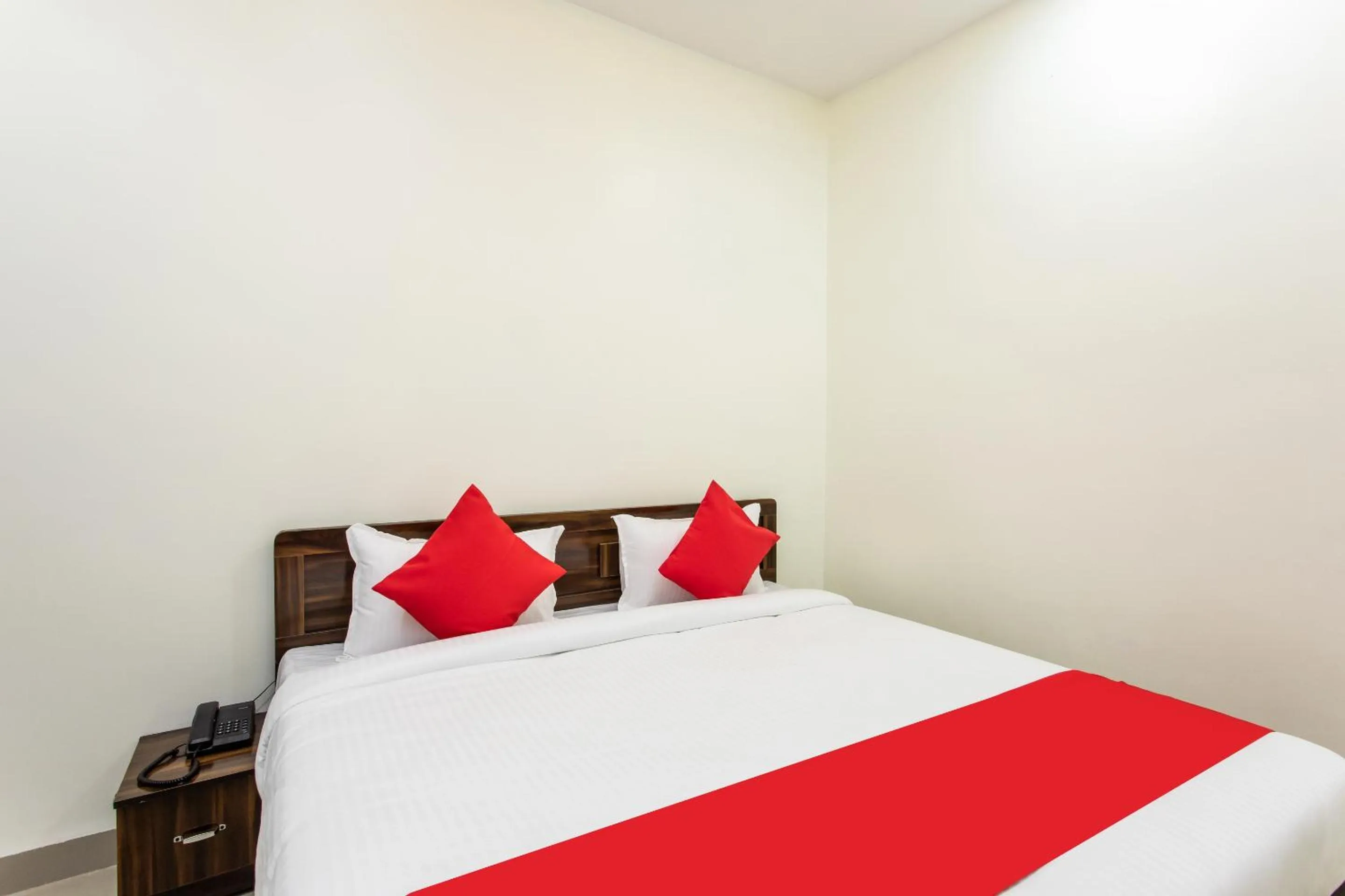 Bedroom in Hotel O Manjulam Regency