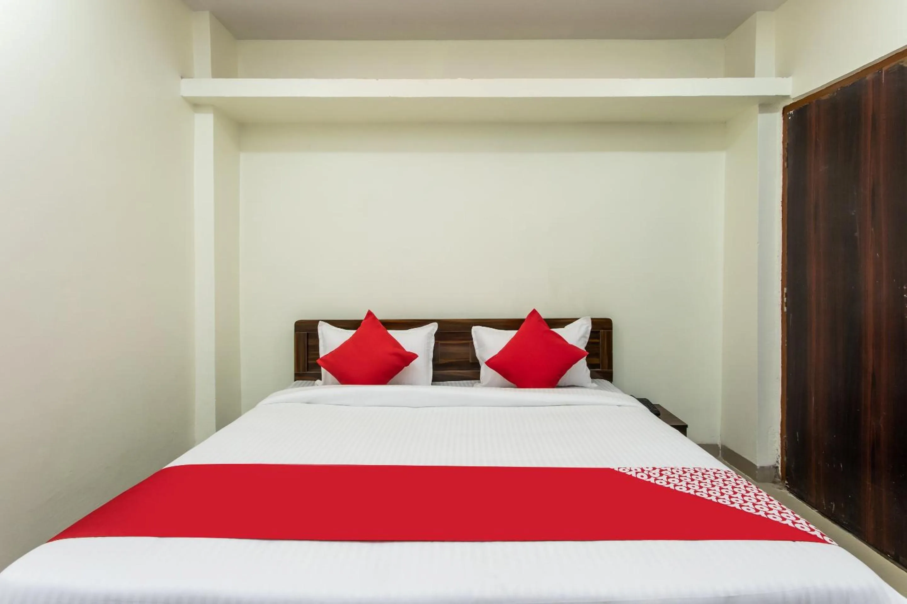 Bedroom in Hotel O Manjulam Regency
