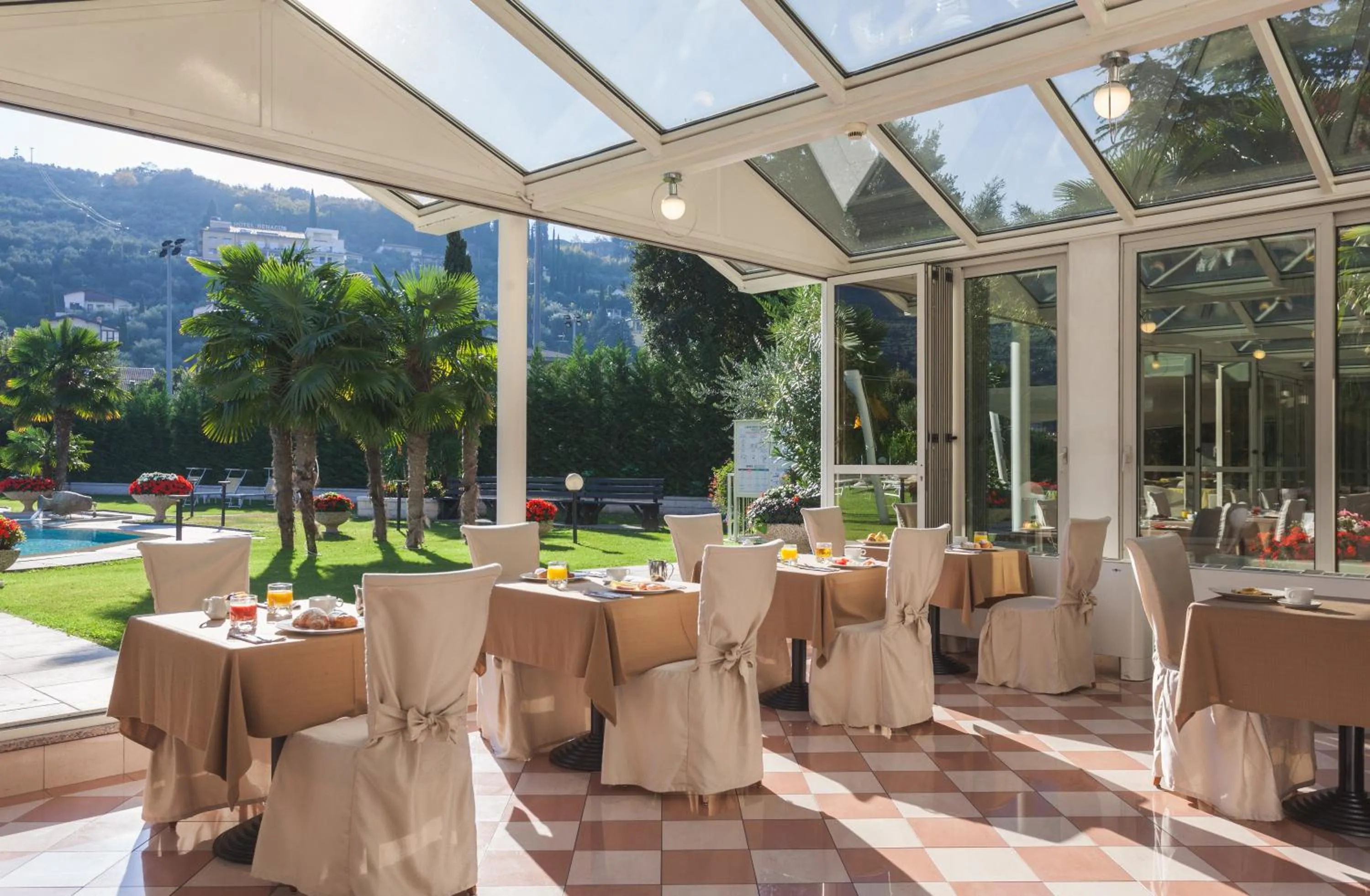 Patio in Hotel Savoy Palace - Tonelli Hotels