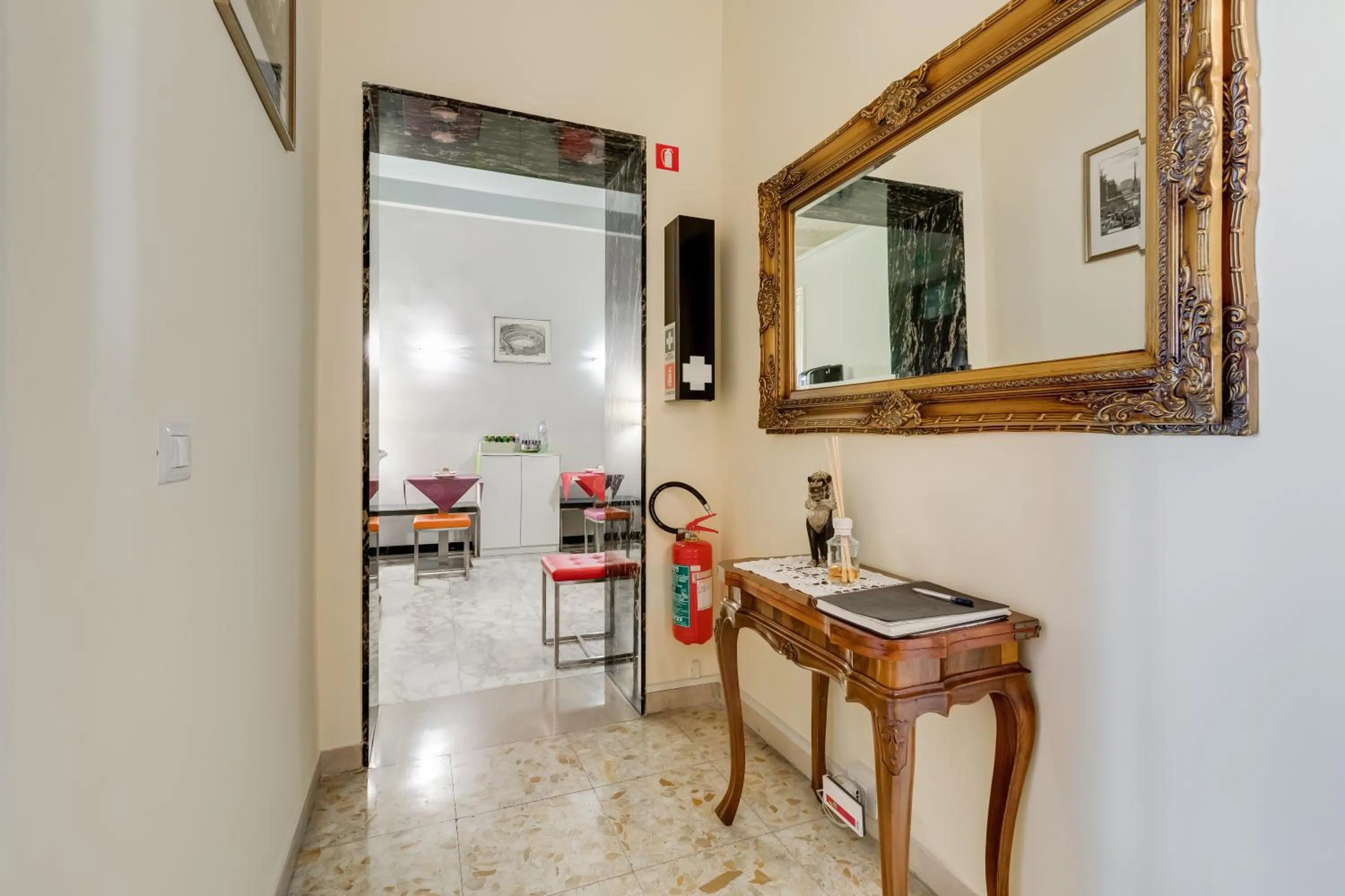 Lobby or reception in 2 Passi Al Colosseo B&B