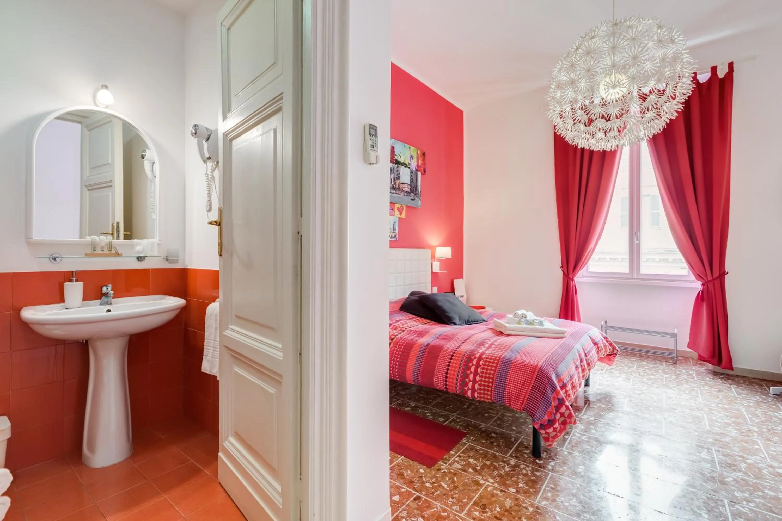 Bathroom, Bed in 2 Passi Al Colosseo B&B