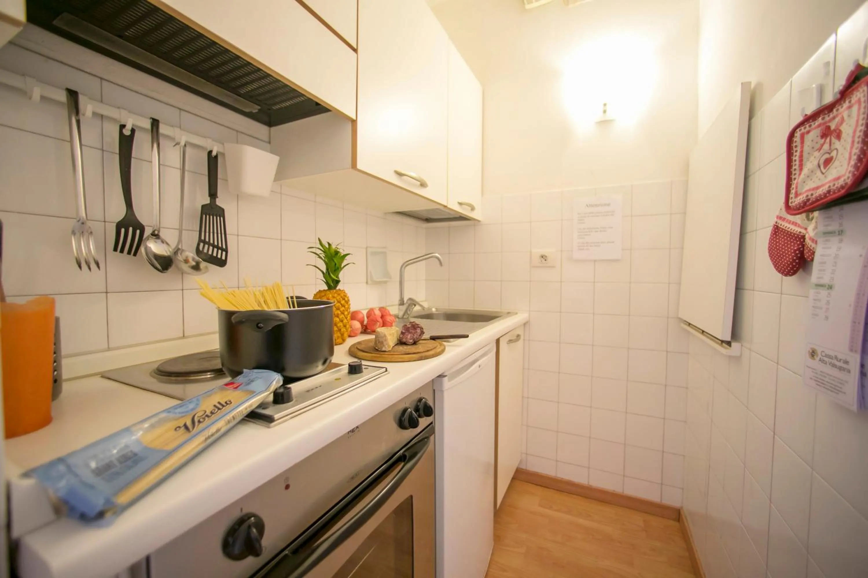 Kitchen or kitchenette in Riva Lago e Spiaggia Apartment - Happy Rentals