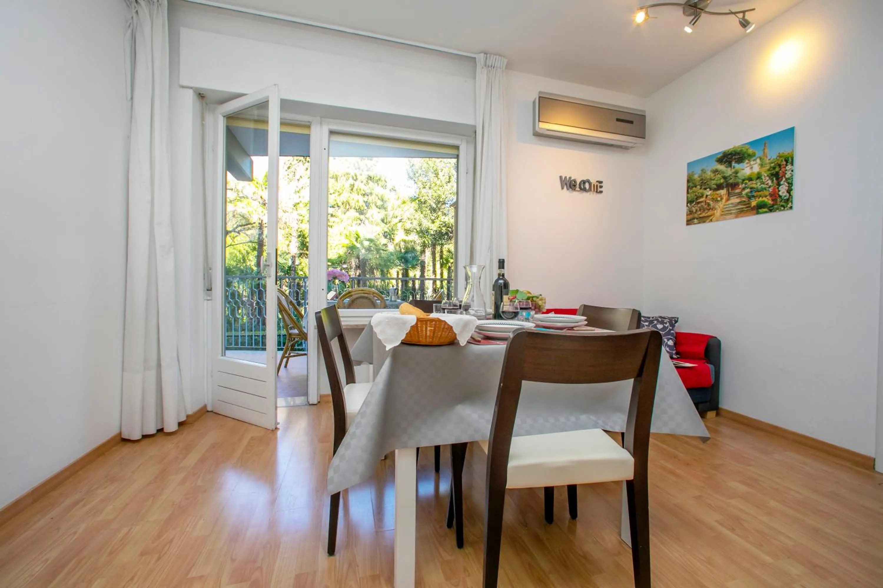 Dining area in Riva Lago e Spiaggia Apartment - Happy Rentals