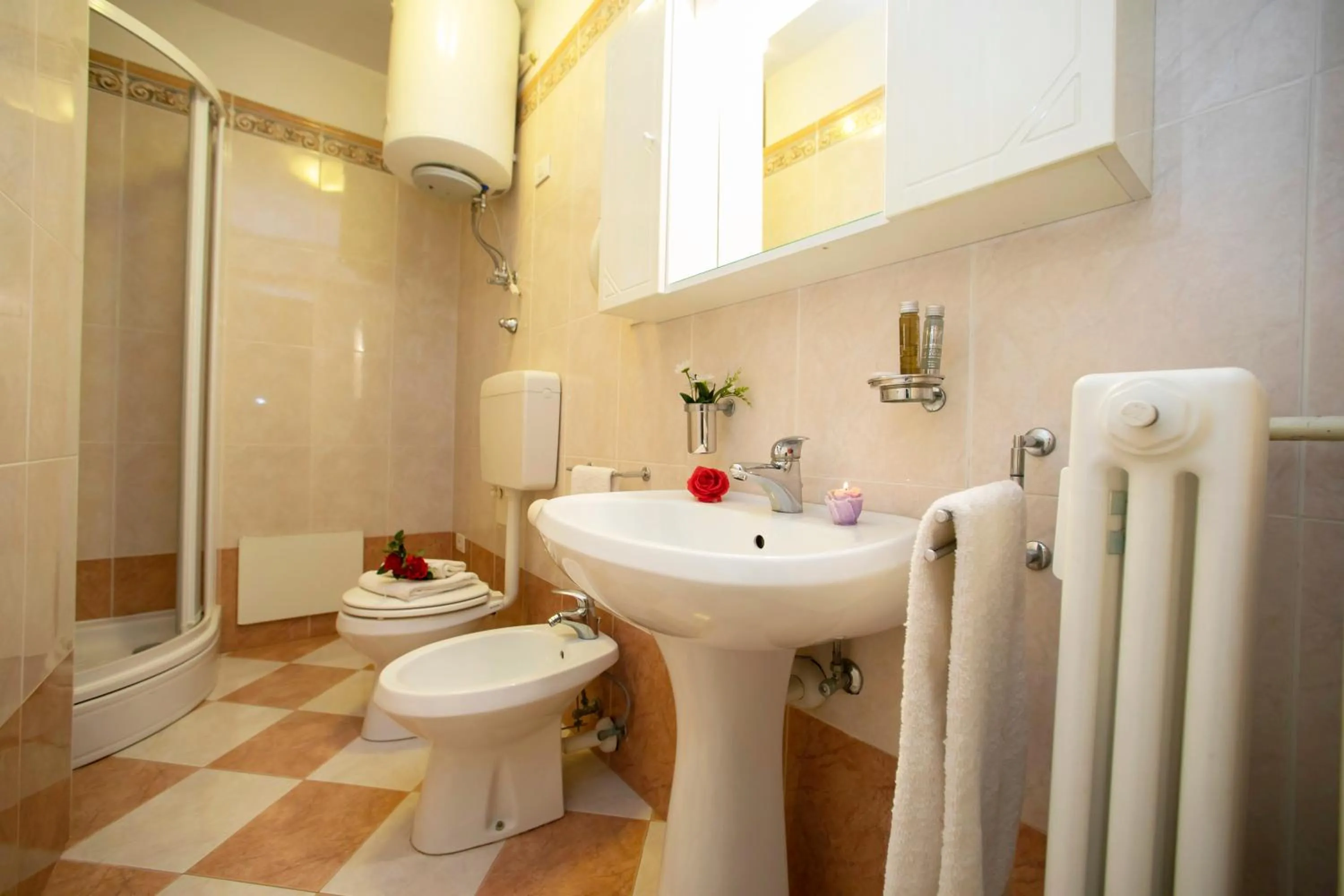 Bathroom in Riva Lago e Spiaggia Apartment - Happy Rentals