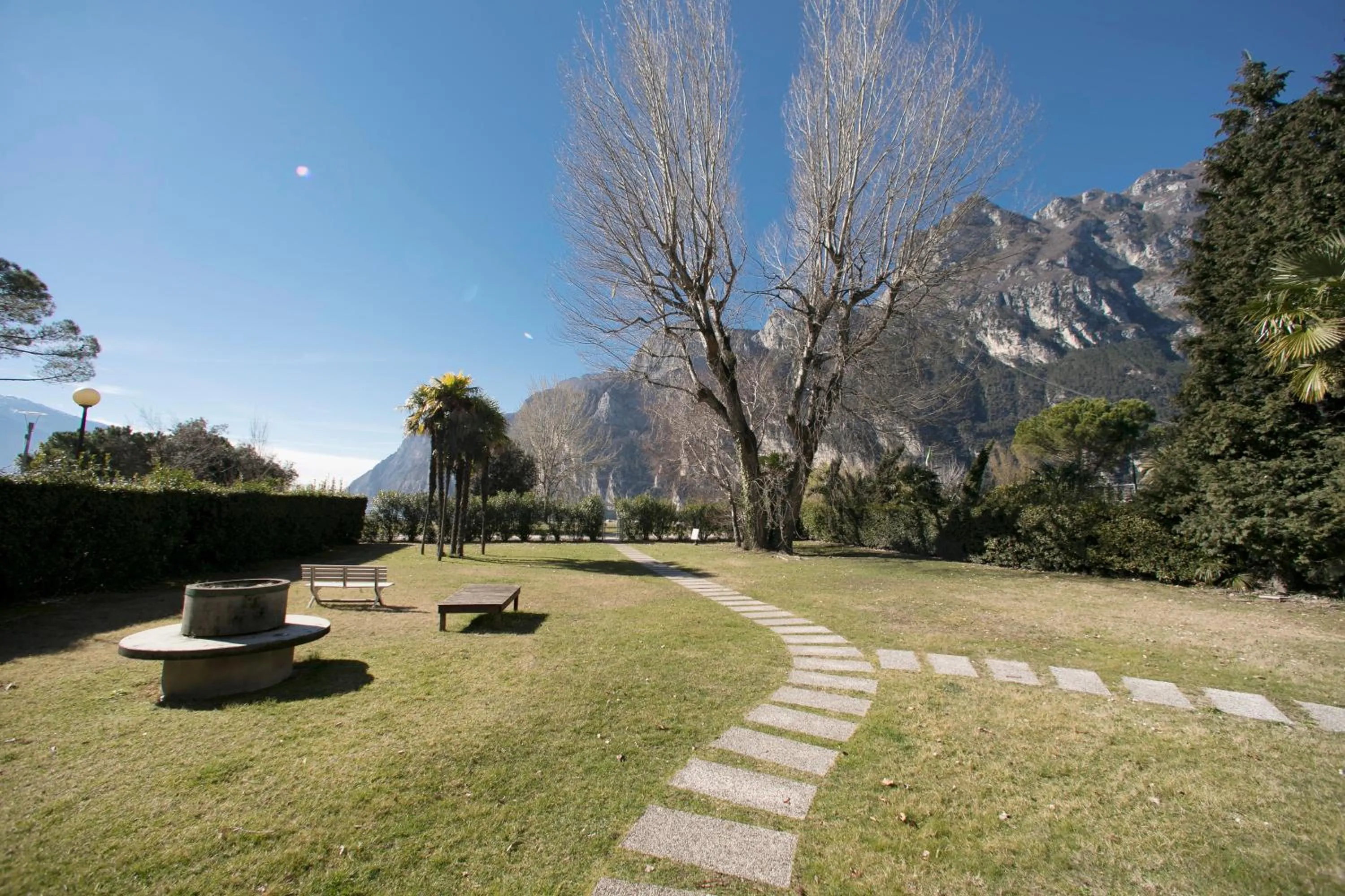 Garden in Riva Lago e Spiaggia Apartment - Happy Rentals