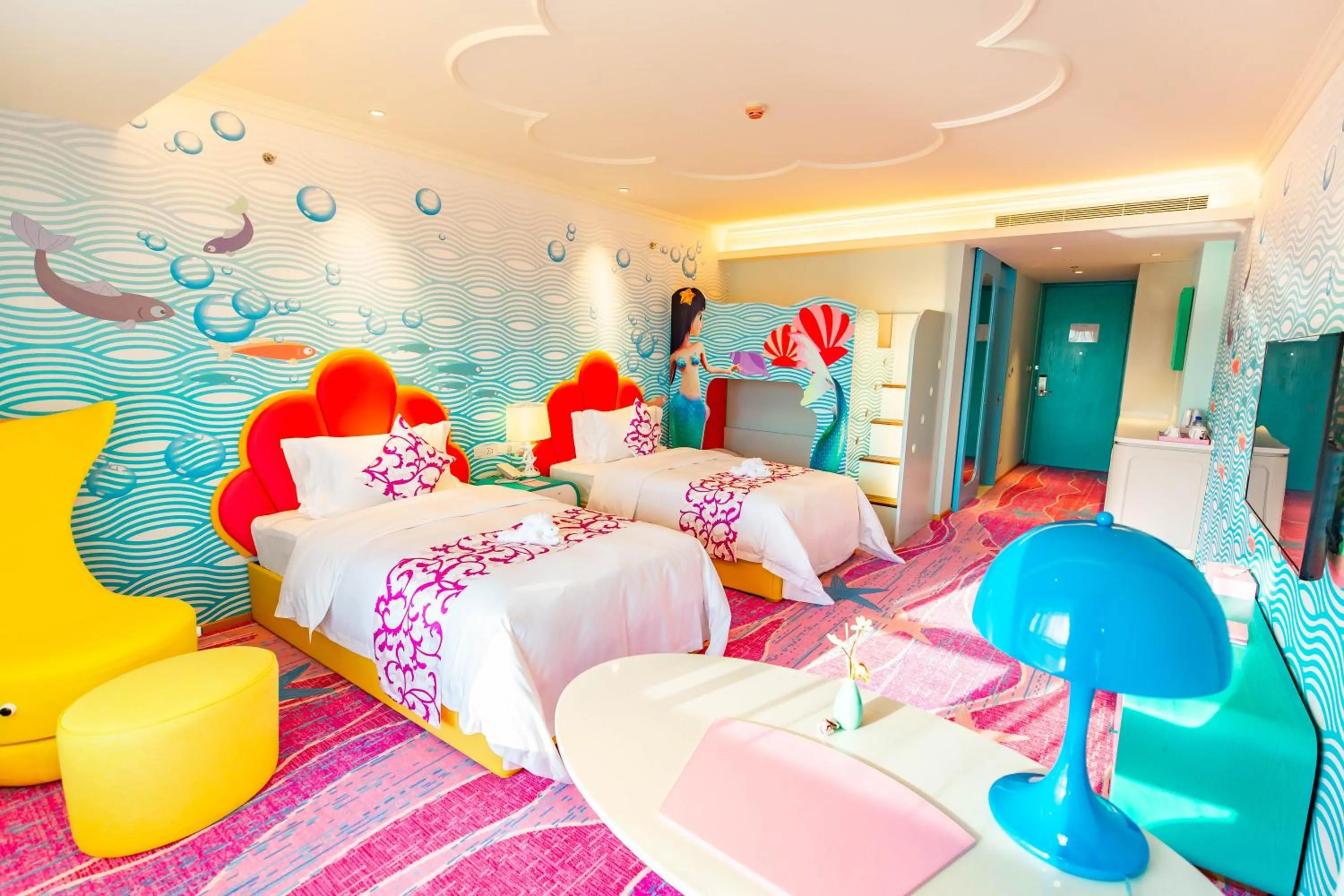 Bed in Shanghai Haichang Ocean Park Resort Hotel