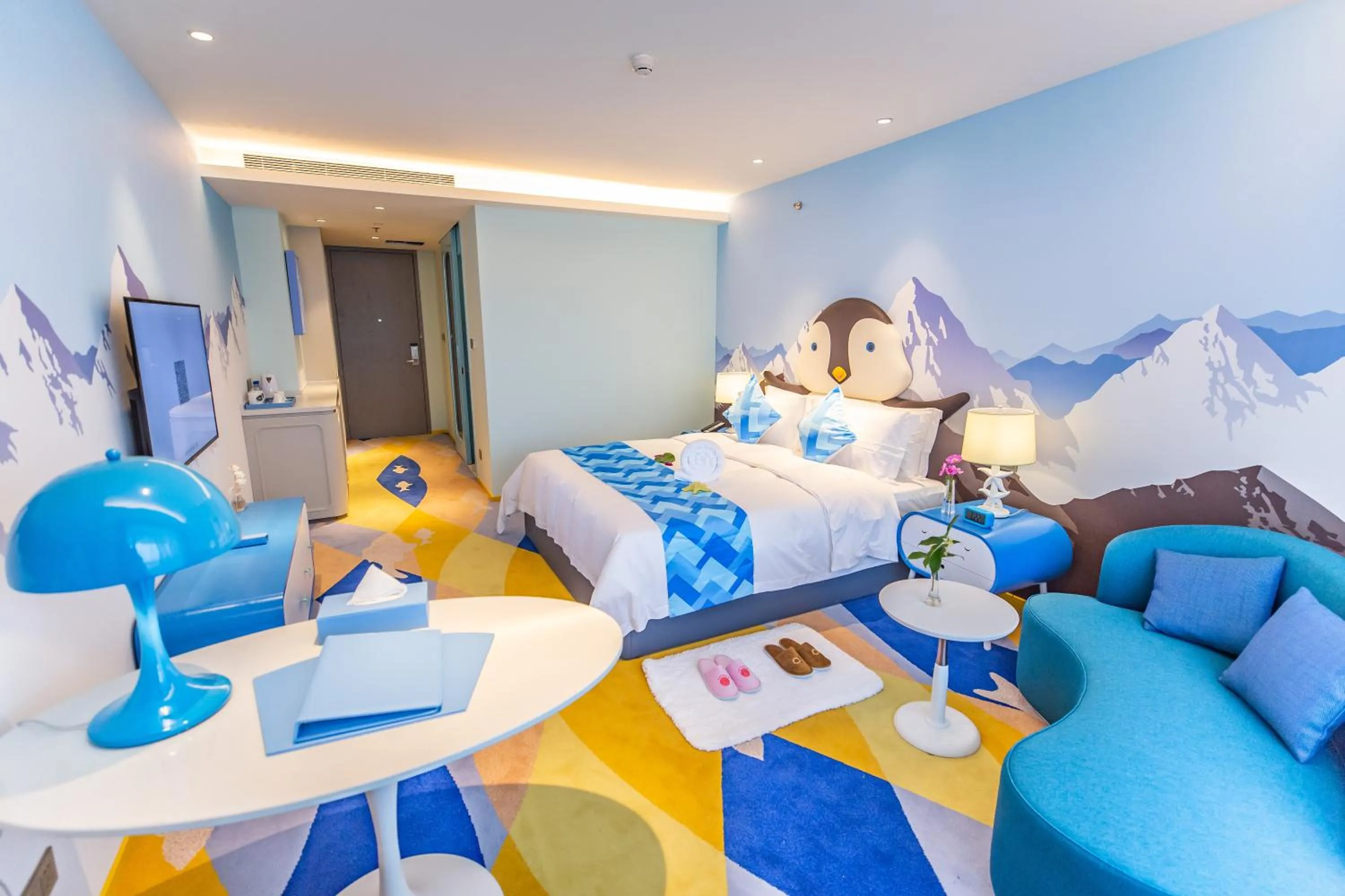 Bedroom, Bed in Shanghai Haichang Ocean Park Resort Hotel