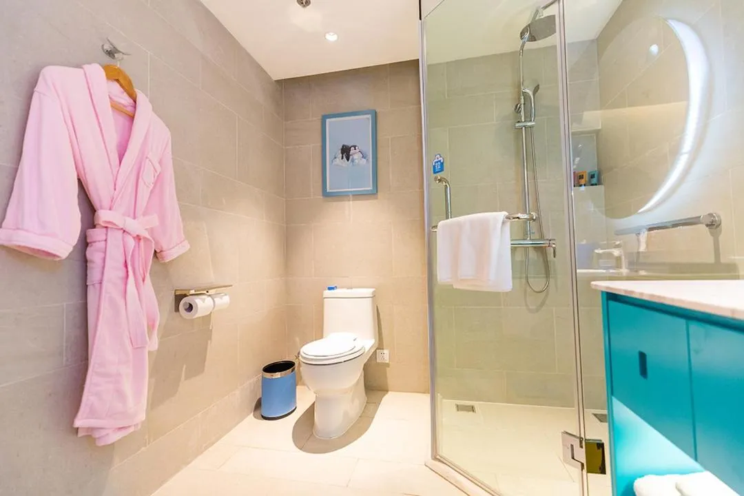 Toilet in Shanghai Haichang Ocean Park Resort Hotel