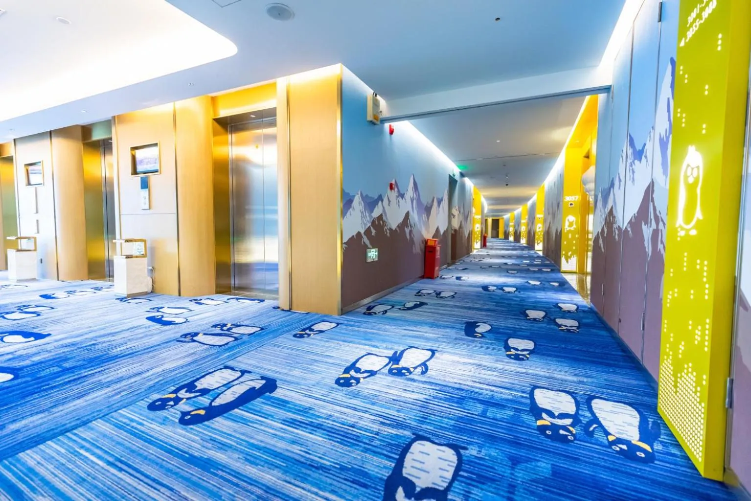 Property building, Bed in Shanghai Haichang Ocean Park Resort Hotel