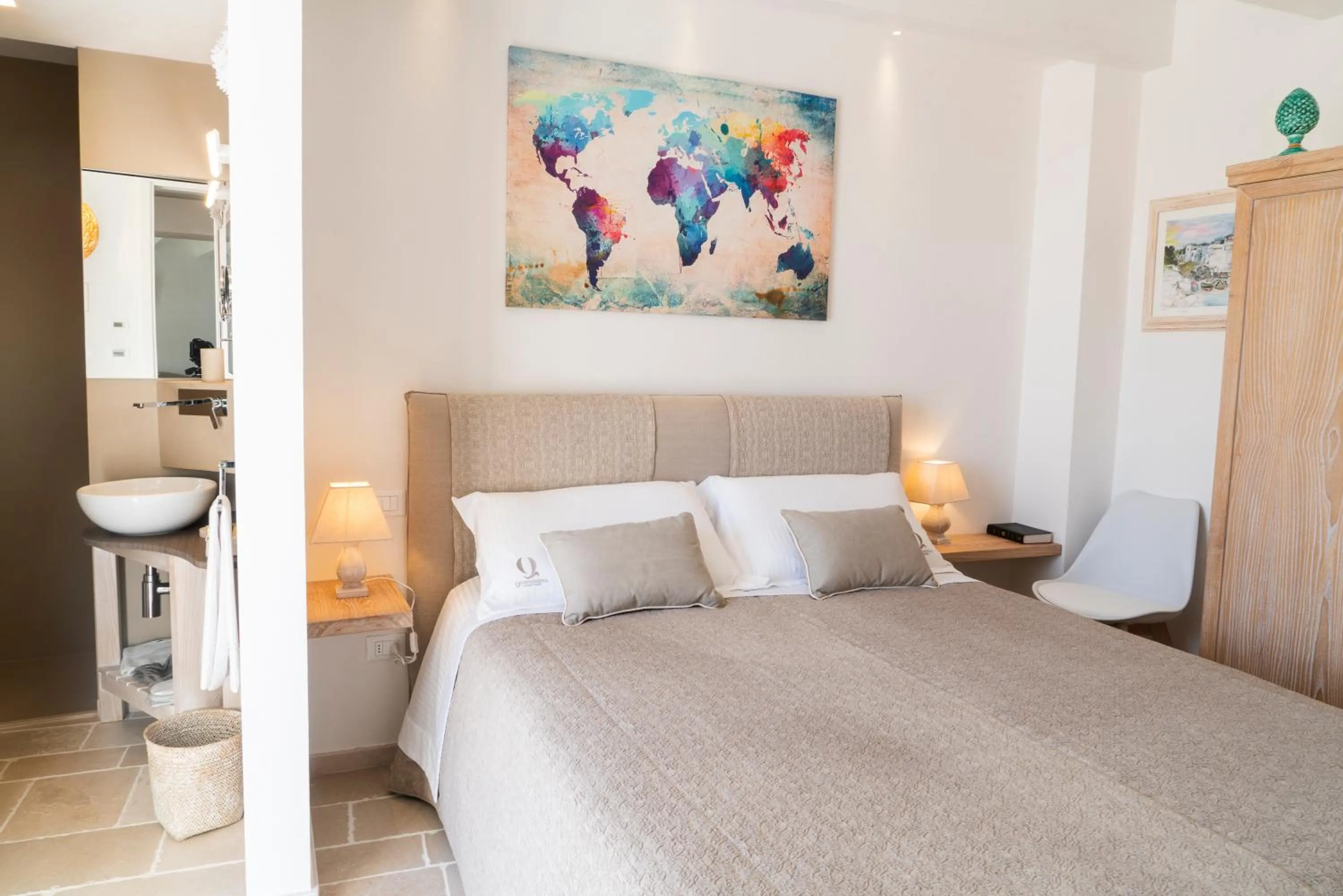 Photo of the whole room, Bed in Quintessenza Luxury Domus