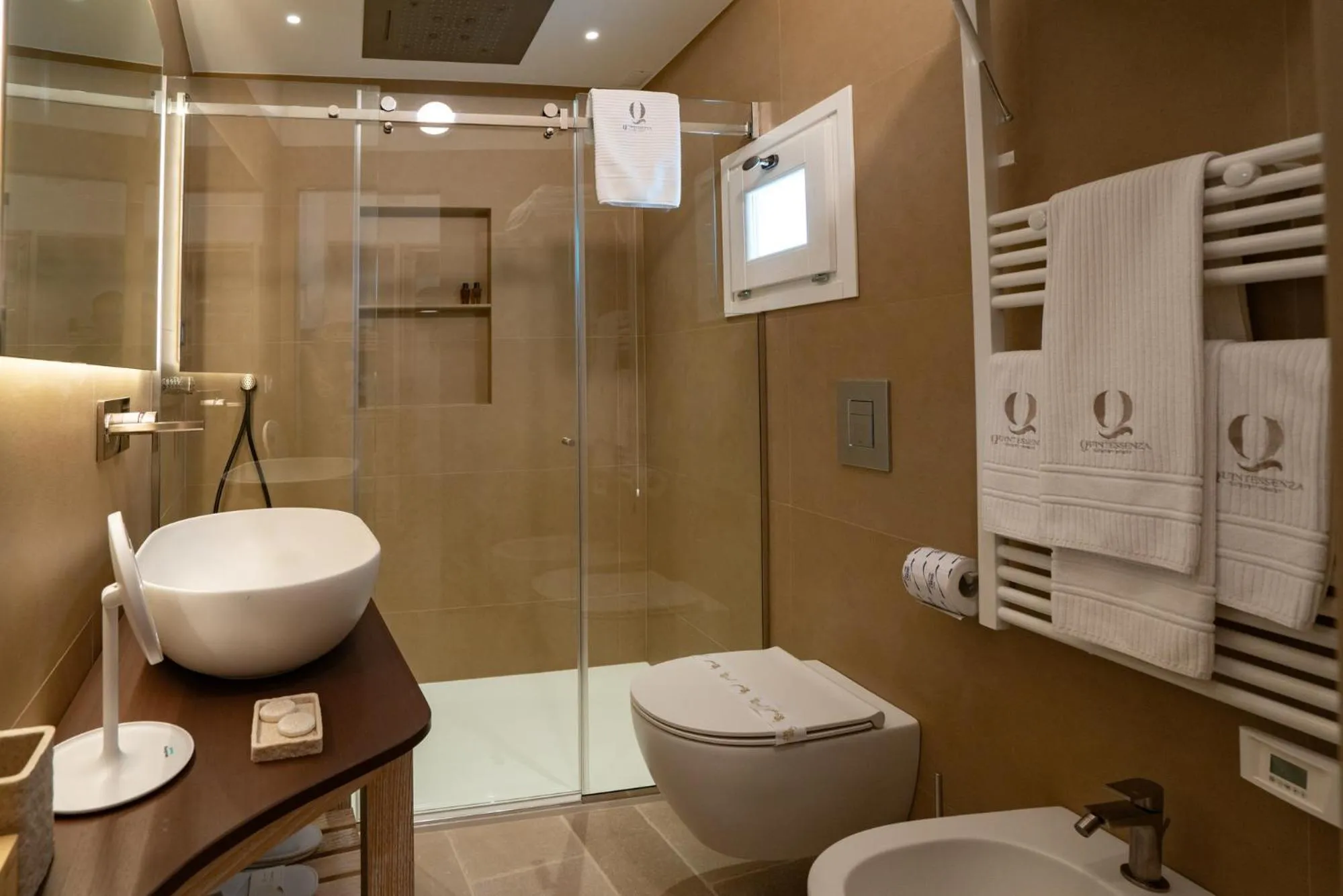 Shower in Quintessenza Luxury Domus