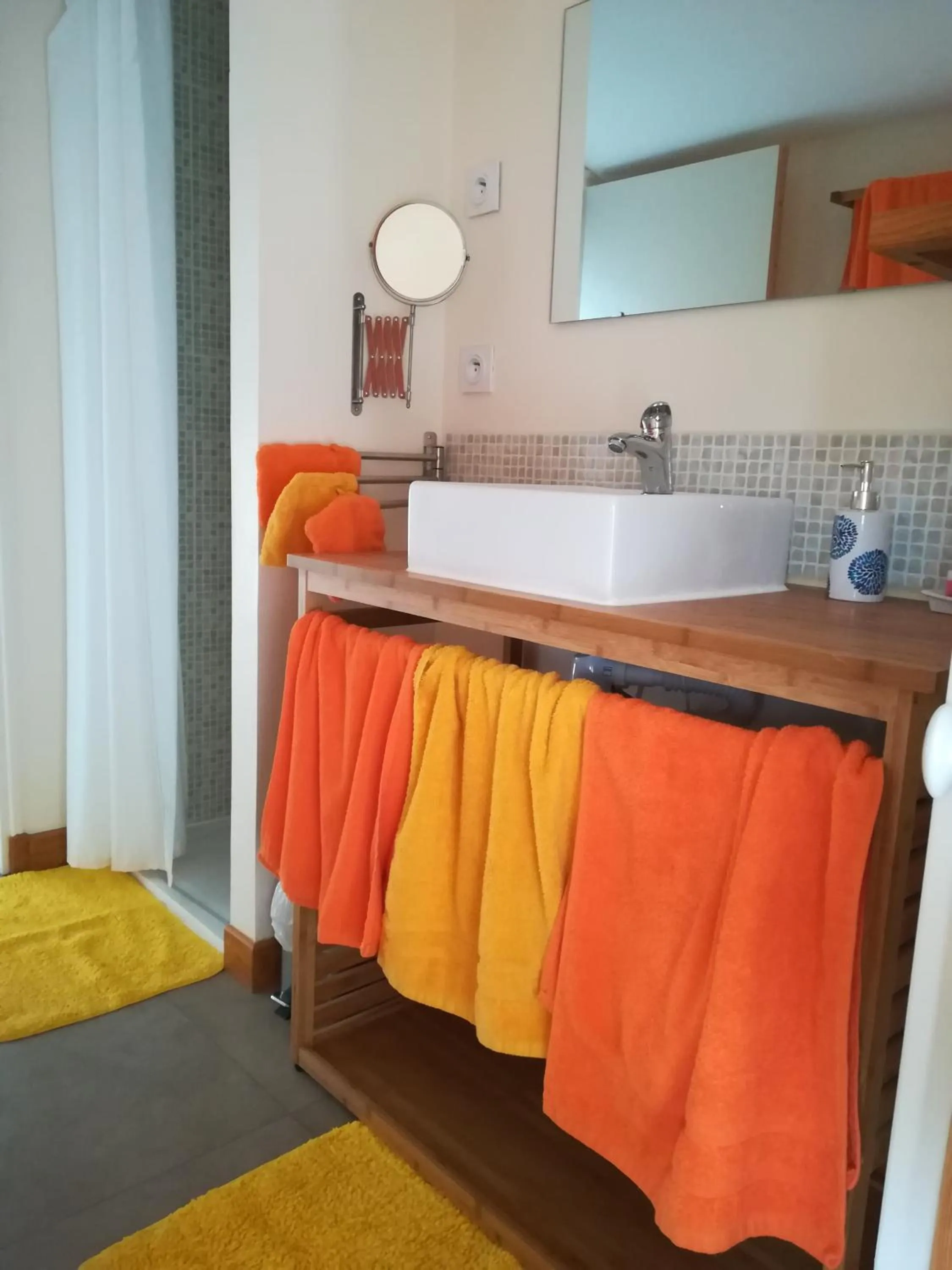 Bathroom, Bed in Les Marmottes Charentaises