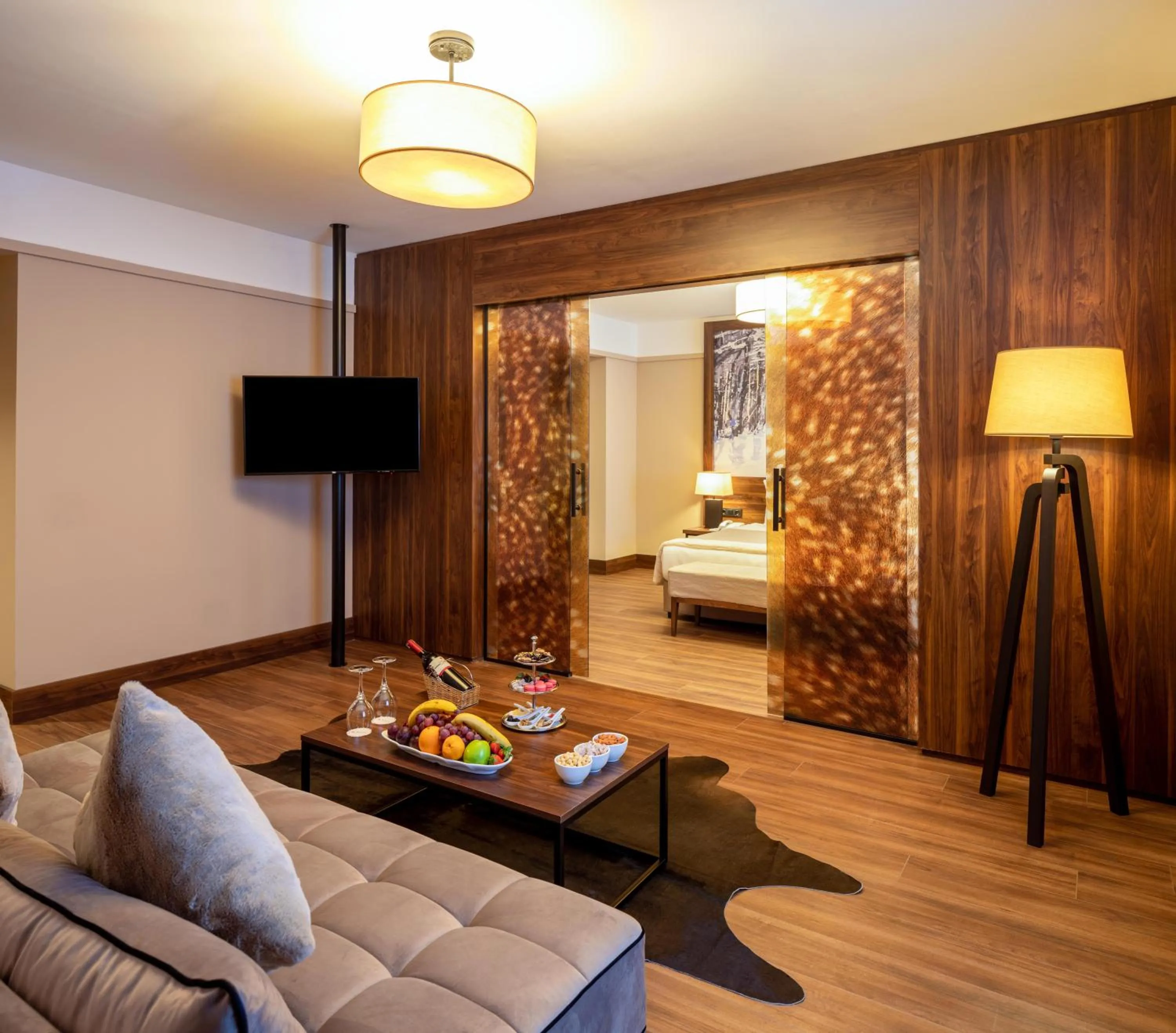 Communal lounge/ TV room, Bed in Dorukkaya Ski & Mountain Resort