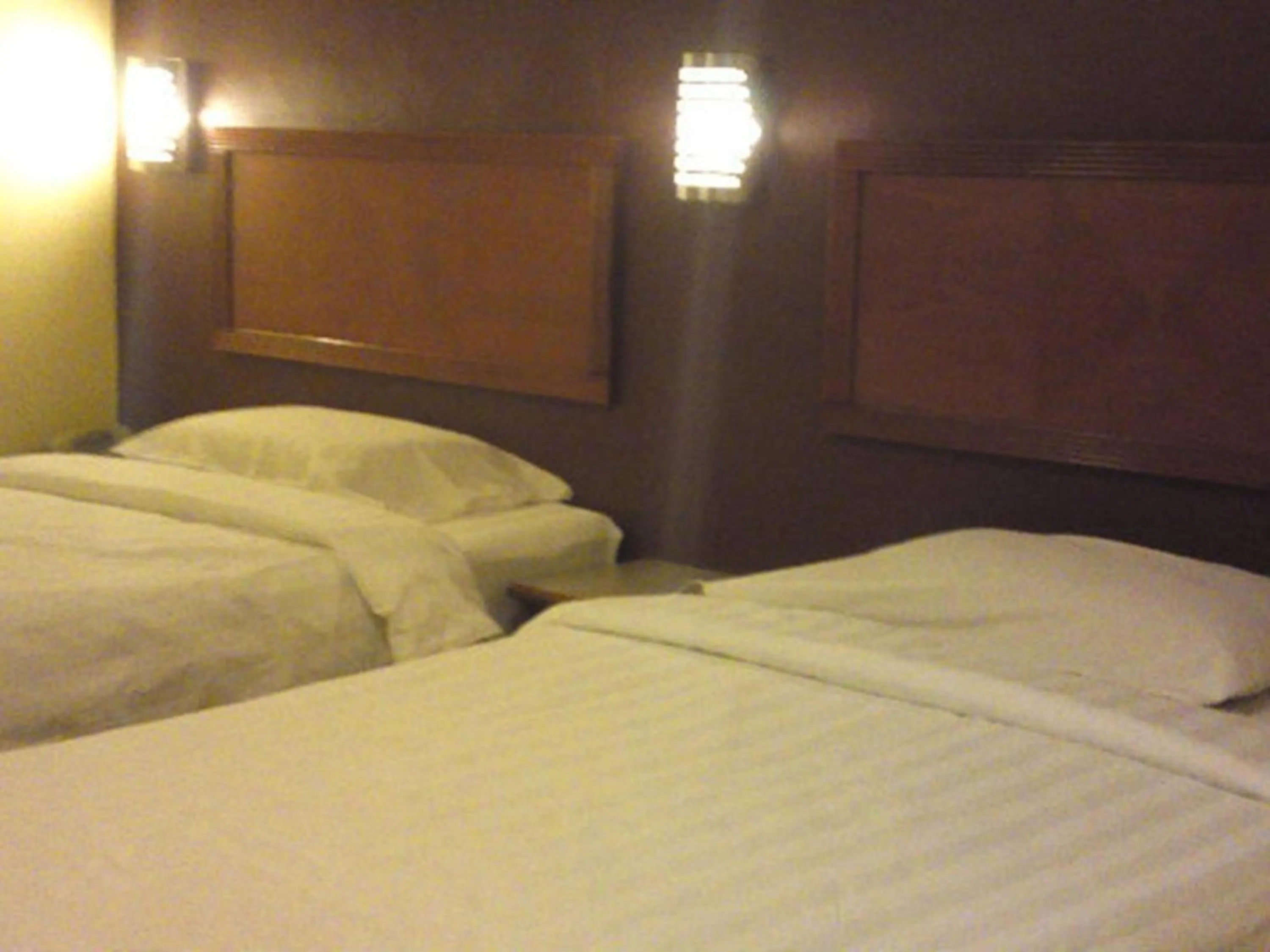 Photo of the whole room, Bed in Super OYO 828 Comfort Hotel Shah Alam