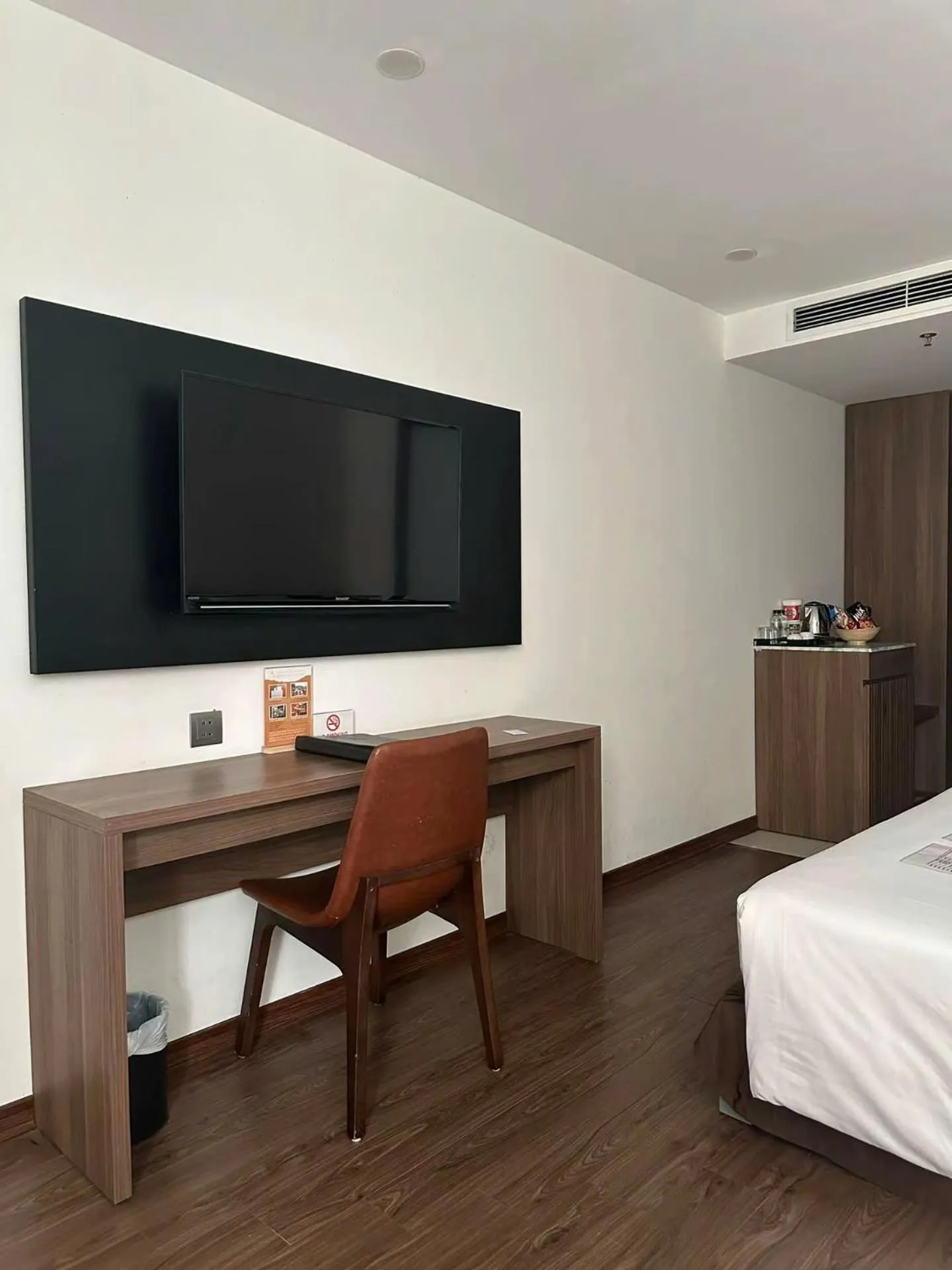 Staff, Bed in Amunra Ocean Hotel