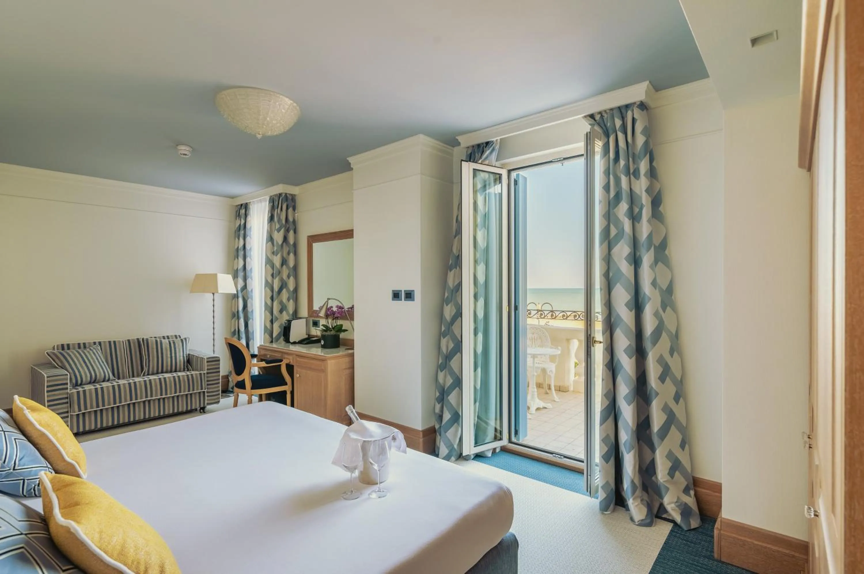 View (from property/room), Bed in Casa Bianca Al Mare