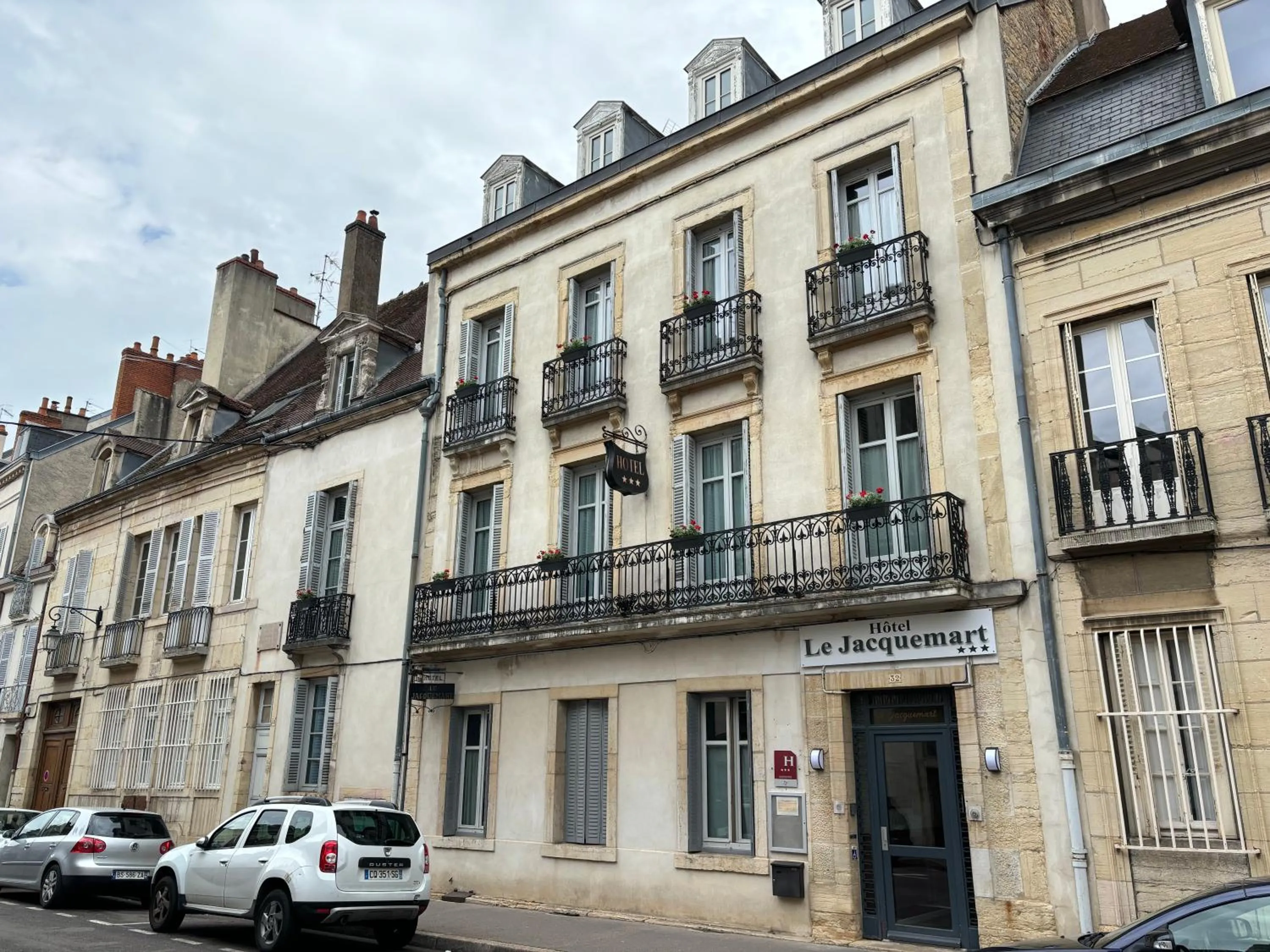 Property building in Hotel Le Jacquemart