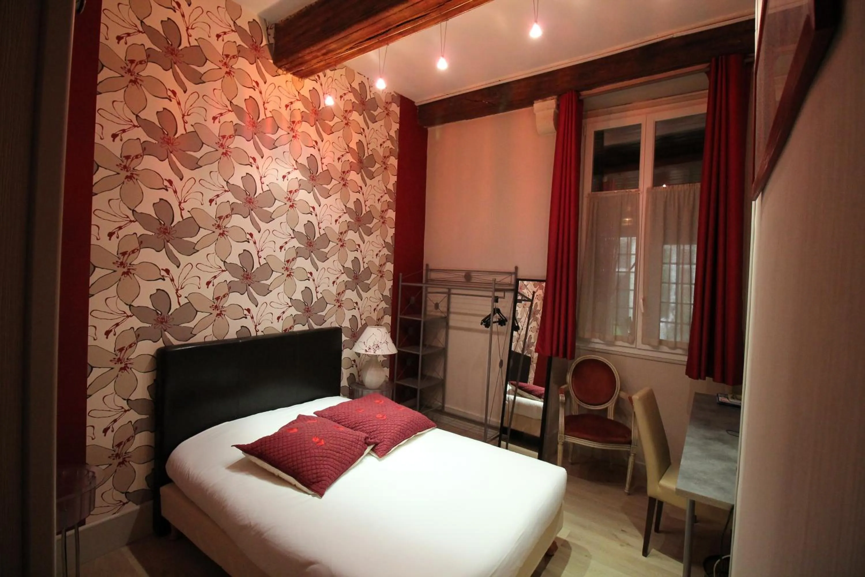 Bed in Hotel Le Jacquemart