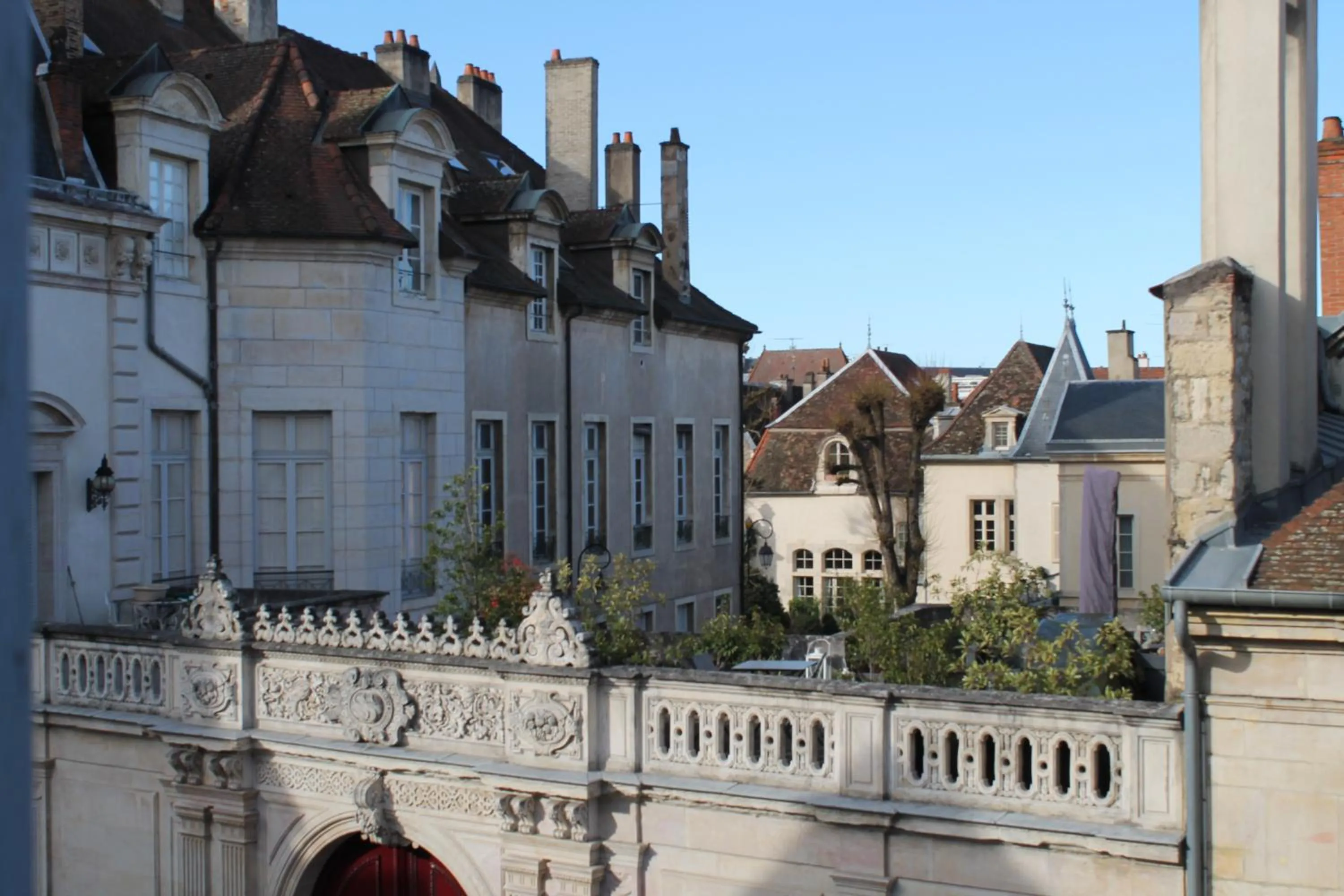Property building in Hotel Le Jacquemart