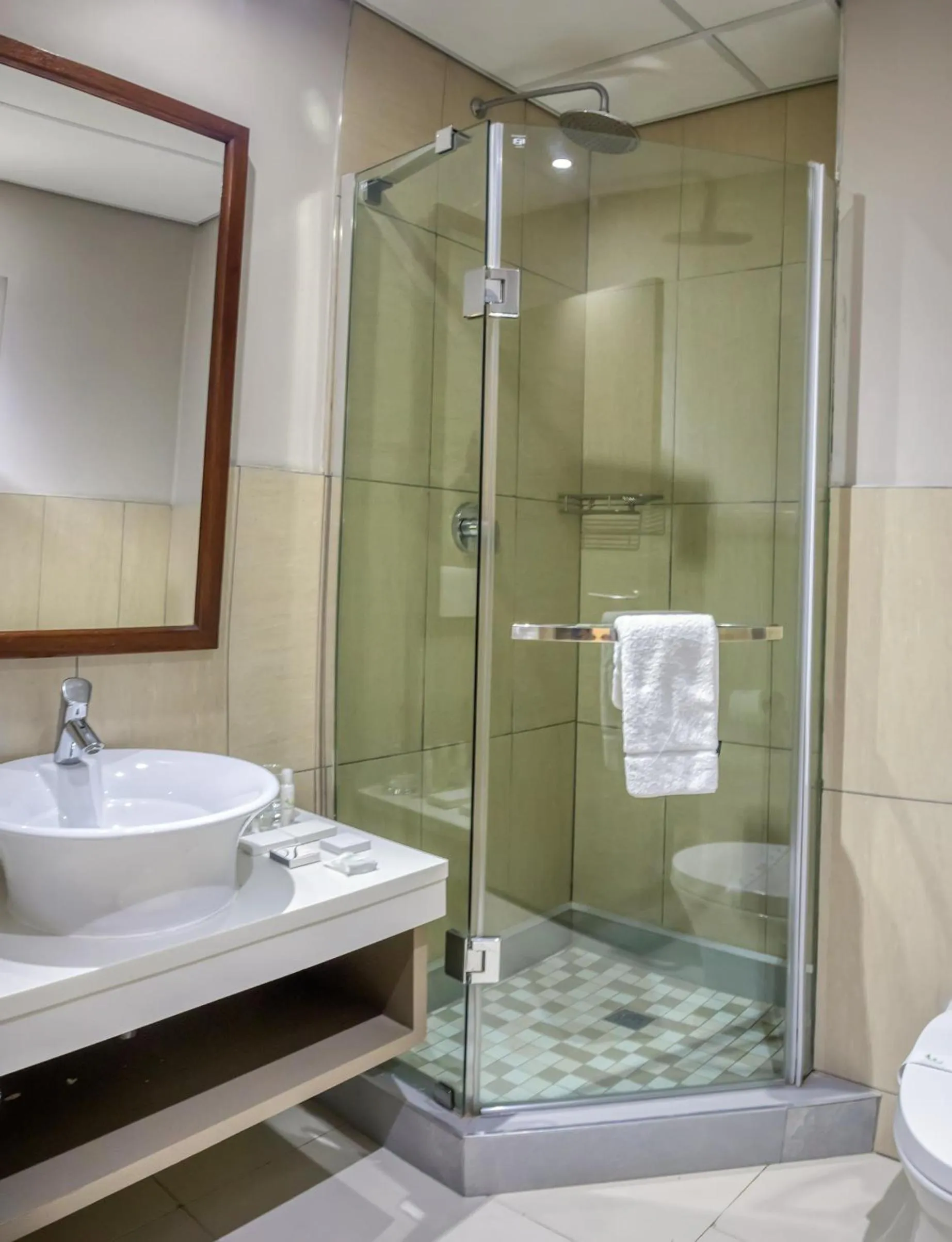 Bathroom in Kalahari Arms Hotel