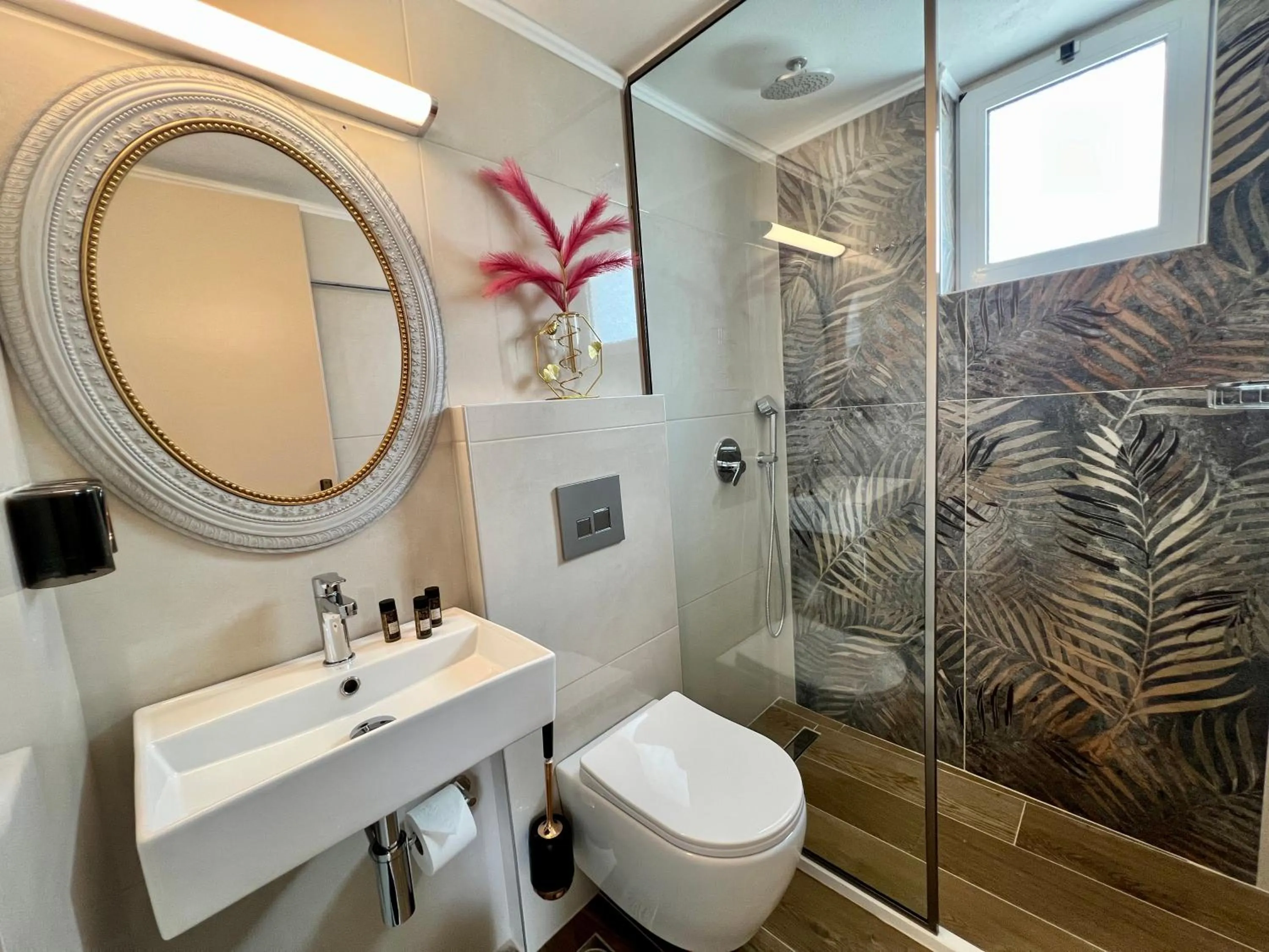 Shower in Maria Hotel Sisi