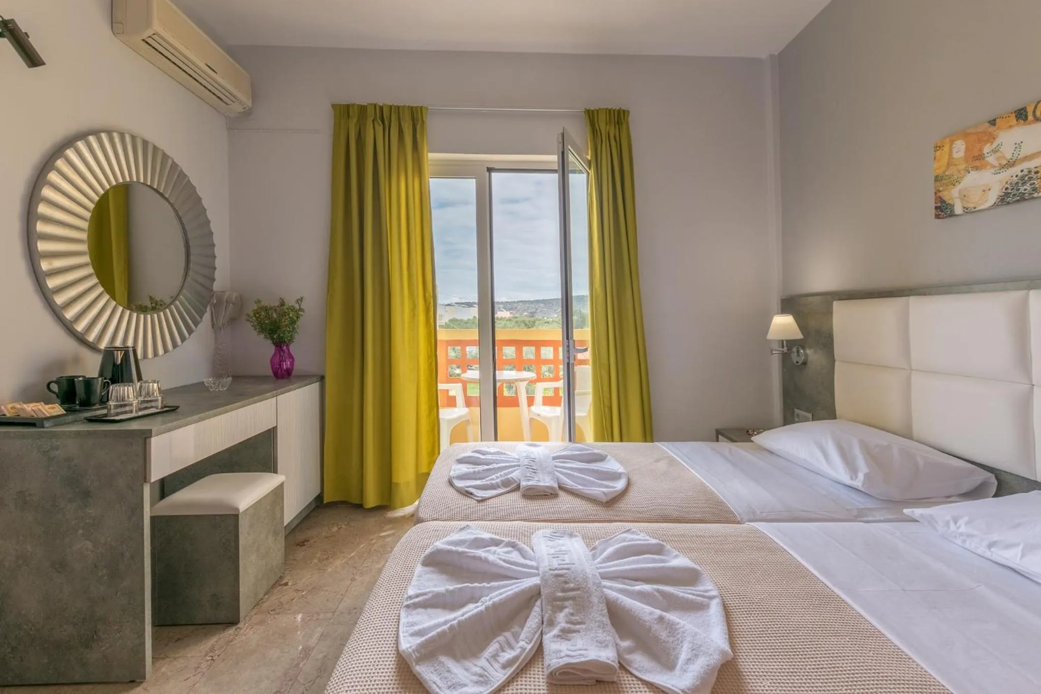 Shower, Bed in Maria Hotel Sisi