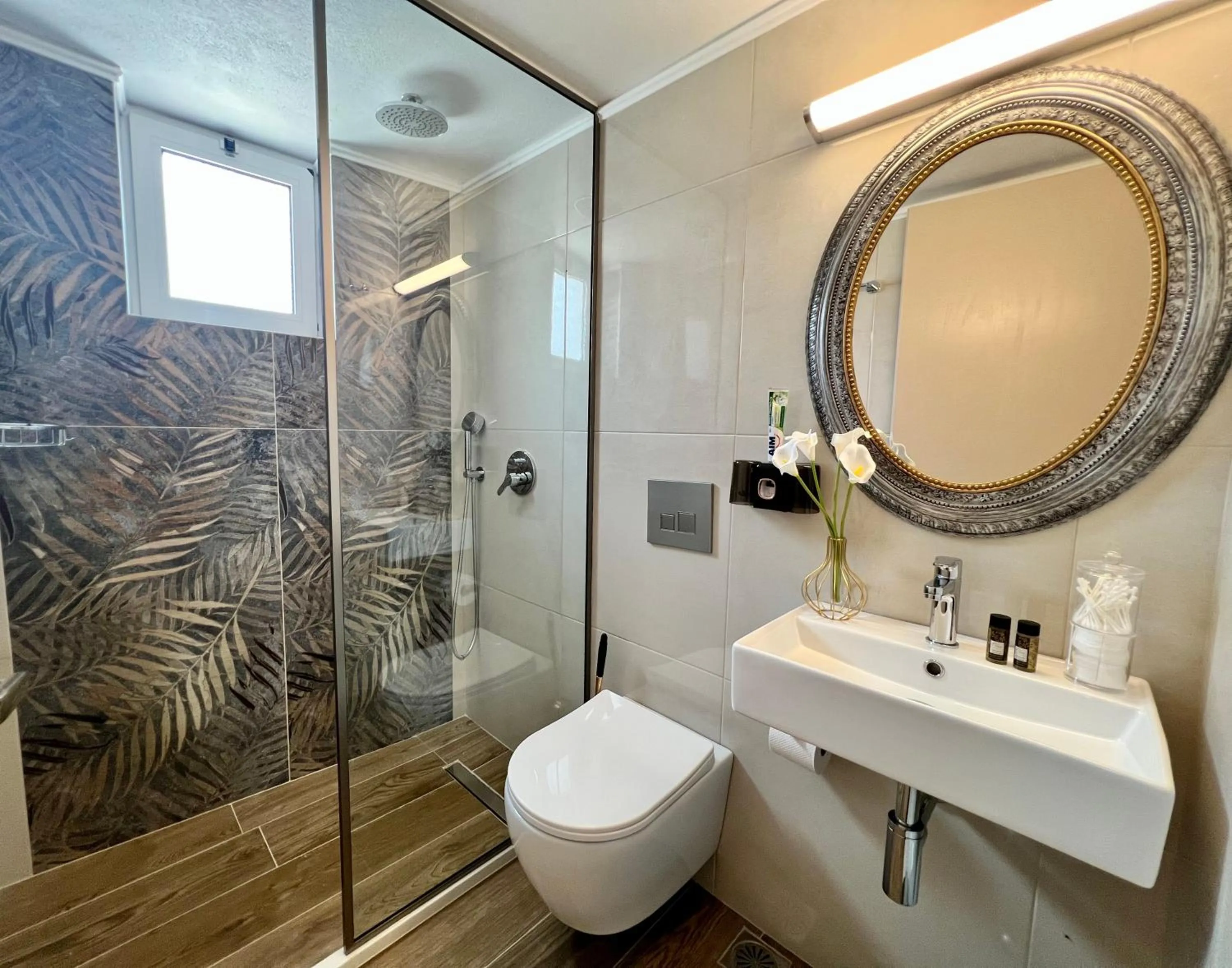 Shower in Maria Hotel Sisi