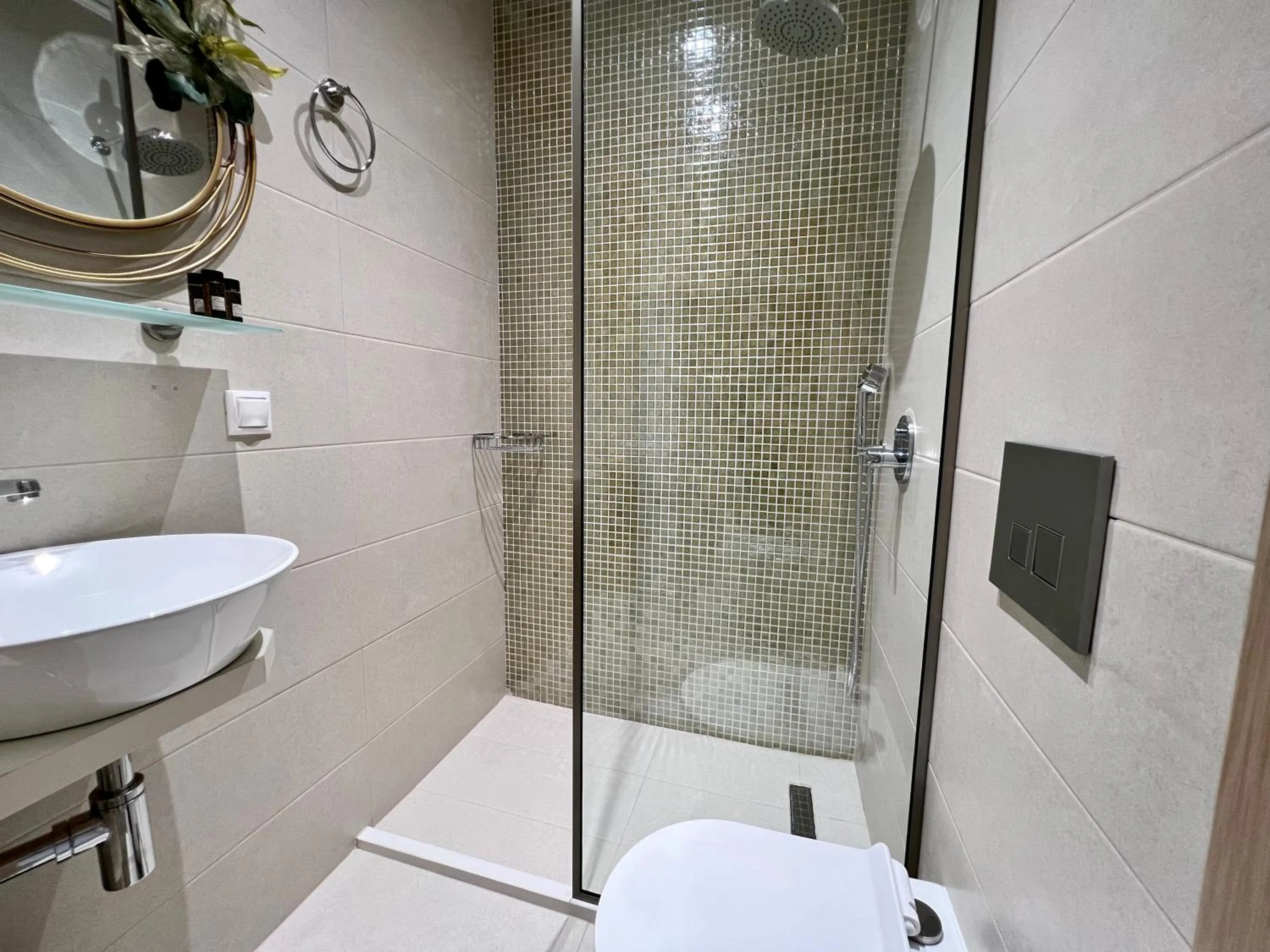 Shower in Maria Hotel Sisi