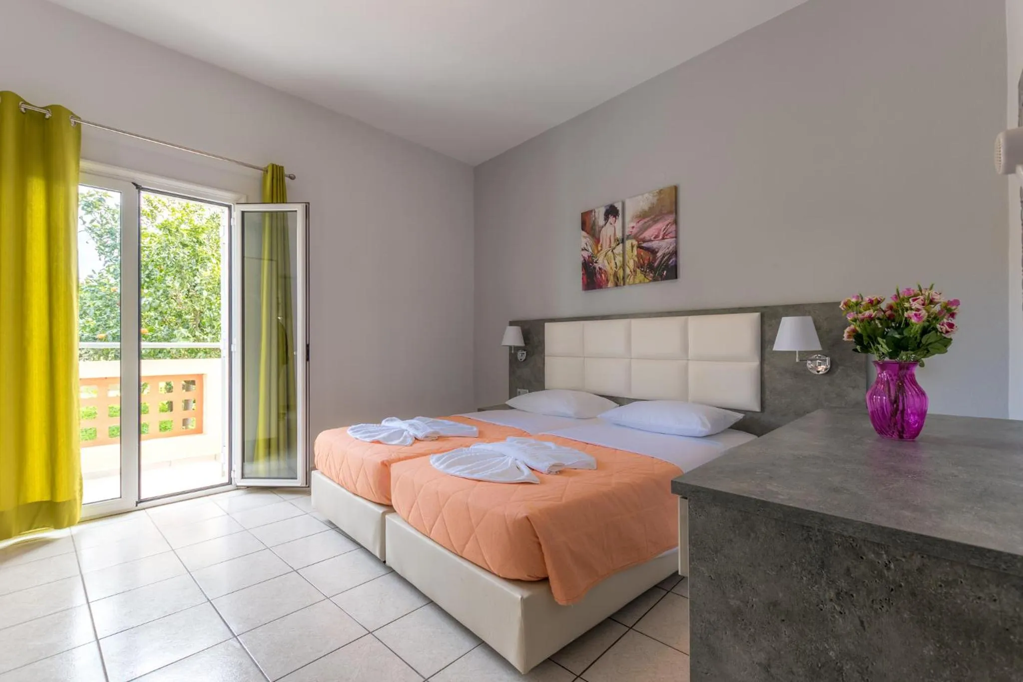 Shower, Bed in Maria Hotel Sisi