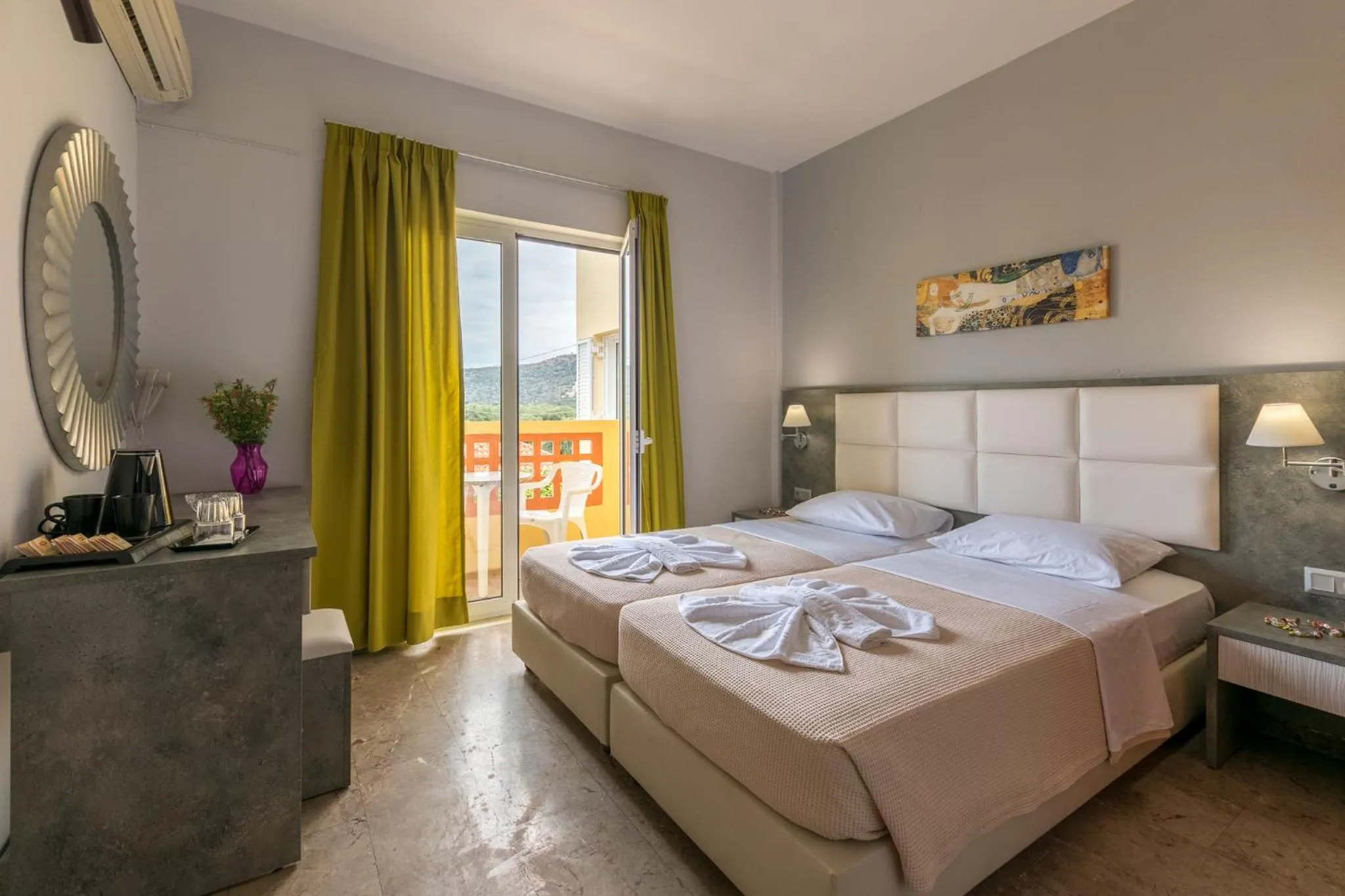 Shower, Bed in Maria Hotel Sisi