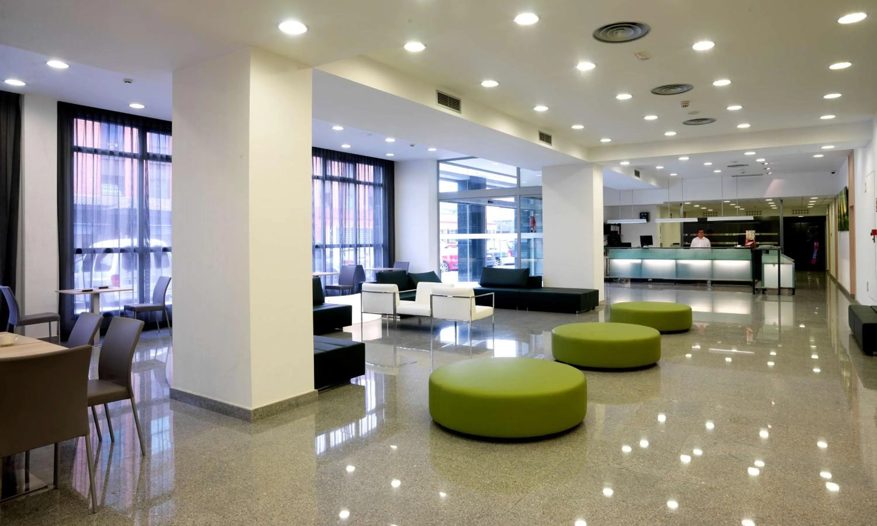 Lobby or reception in NH La Avanzada