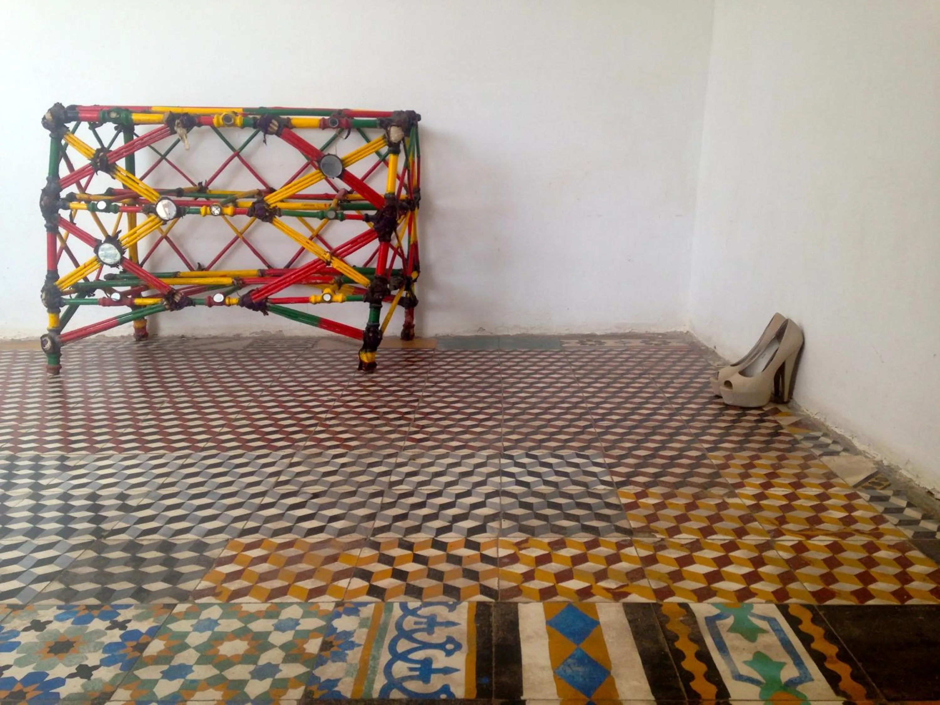 Living room, Bed in Riad Tizwa Marrakech