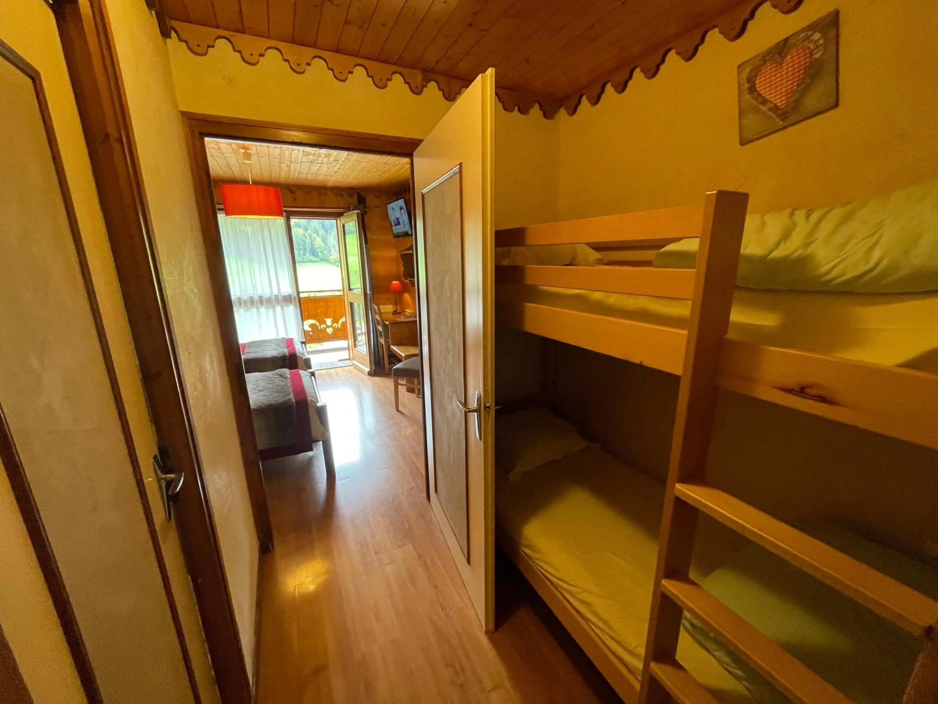 Bed in Hotel Le Ferraillon