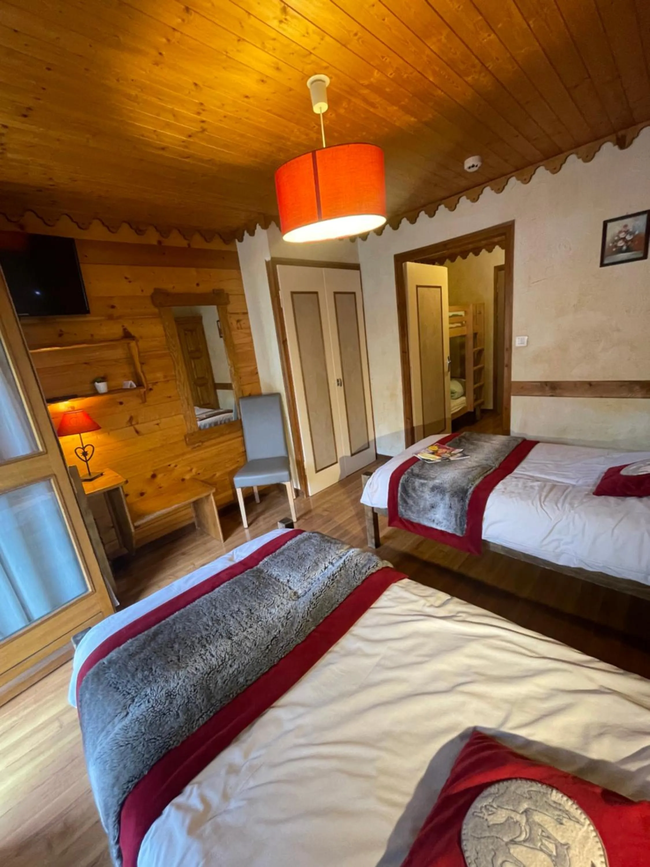 Bed in Hotel Le Ferraillon