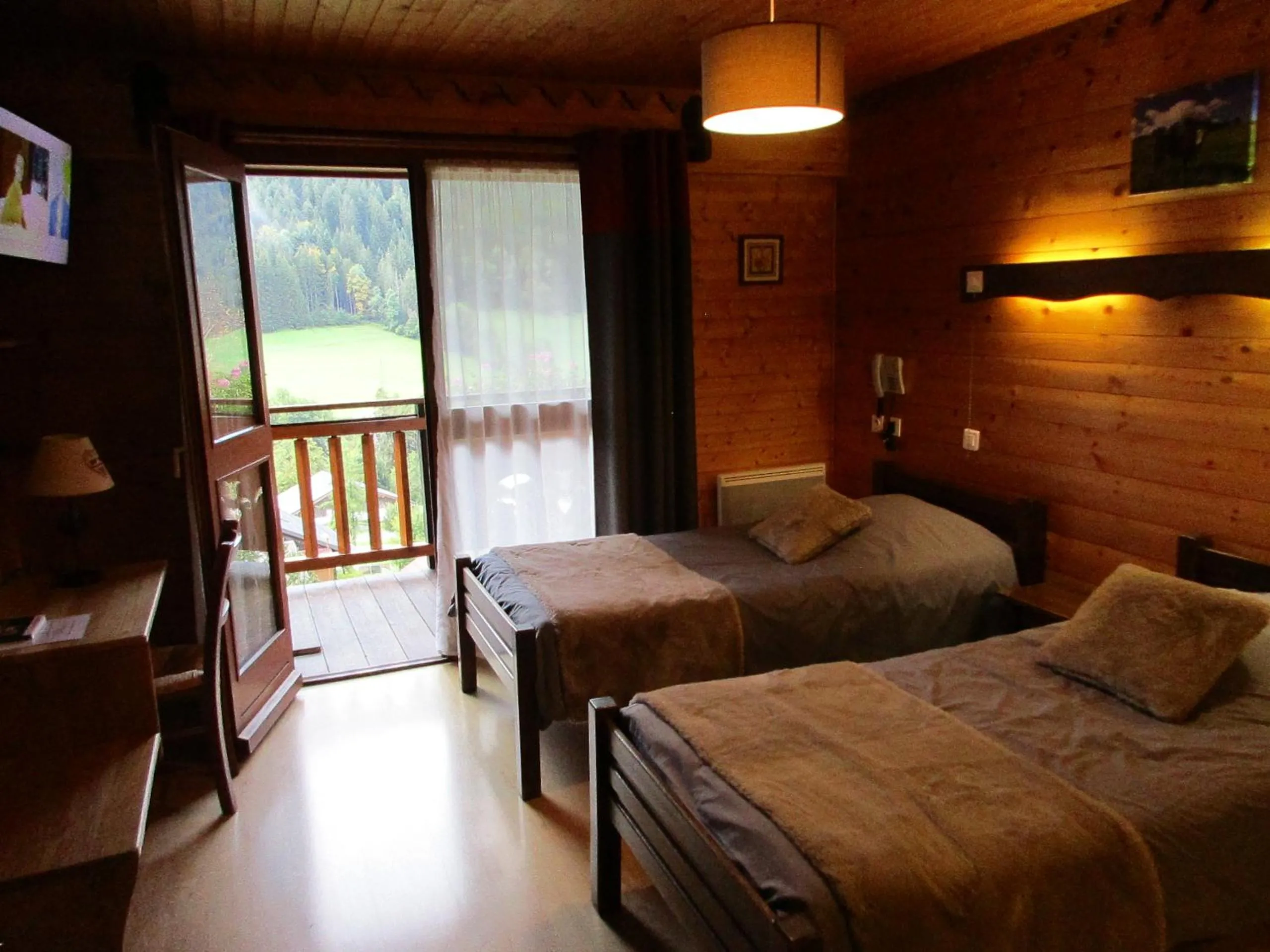 Bed in Hotel Le Ferraillon