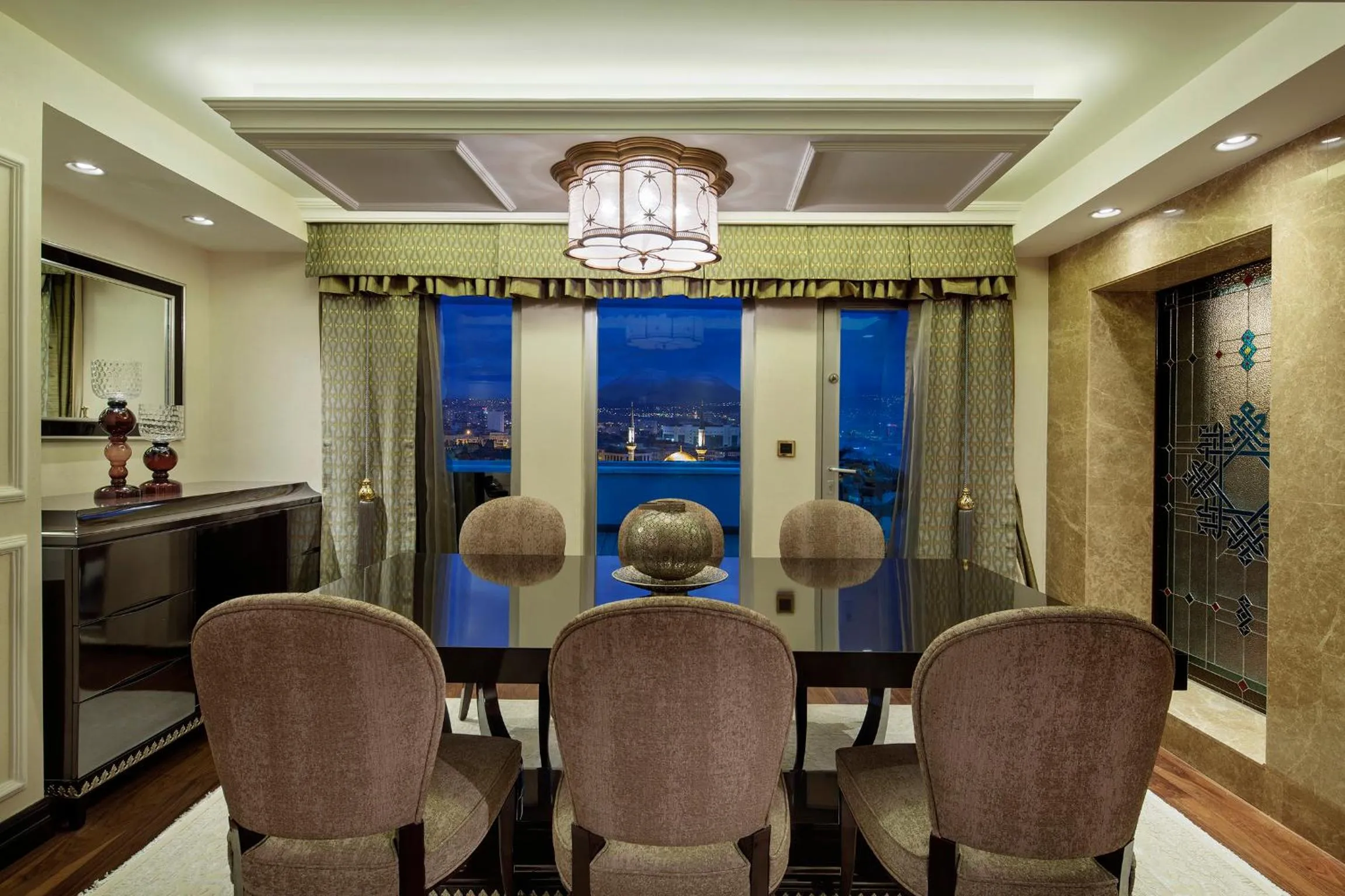 Dining area in Wyndham Grand Kayseri