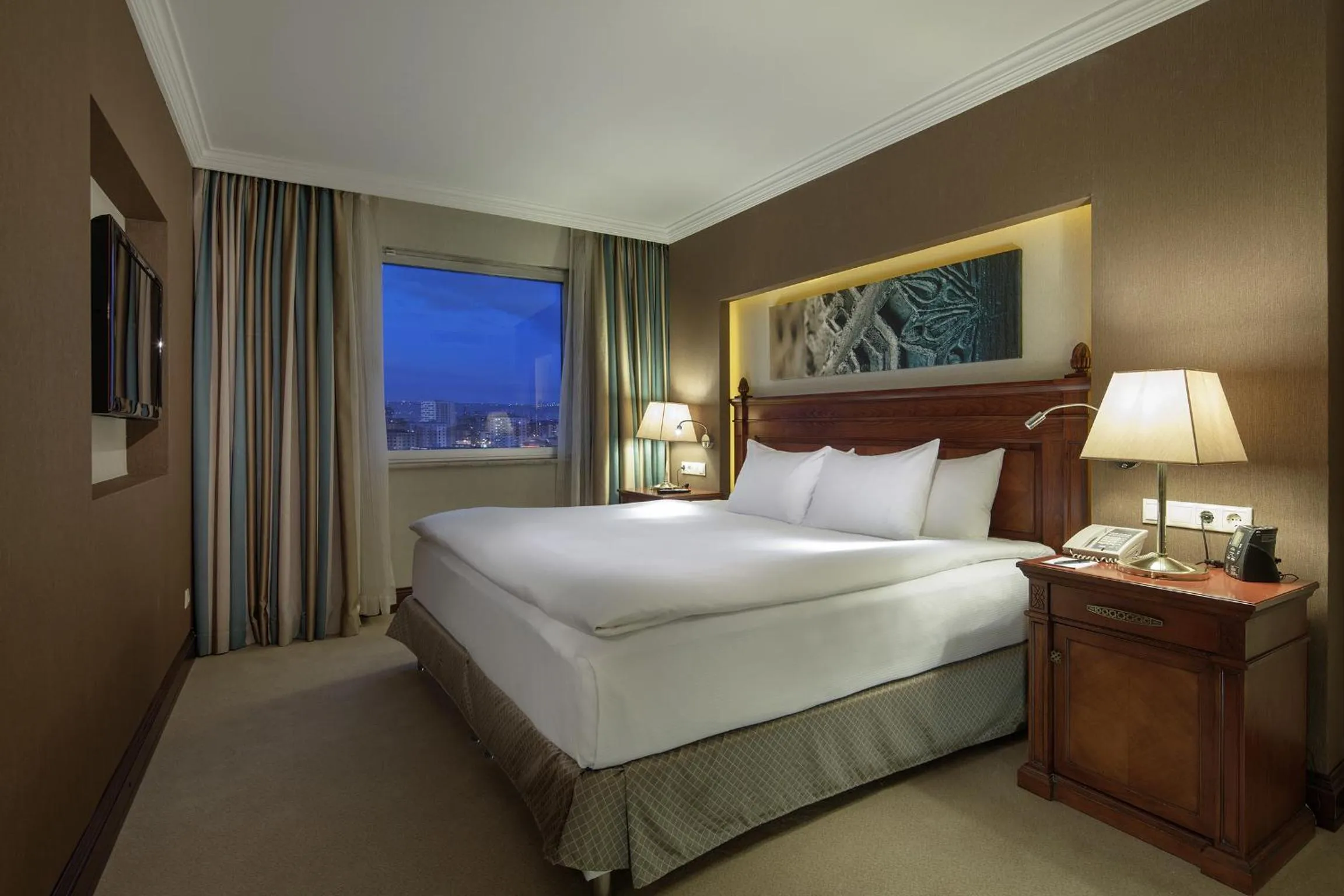 Bedroom, Bed in Wyndham Grand Kayseri