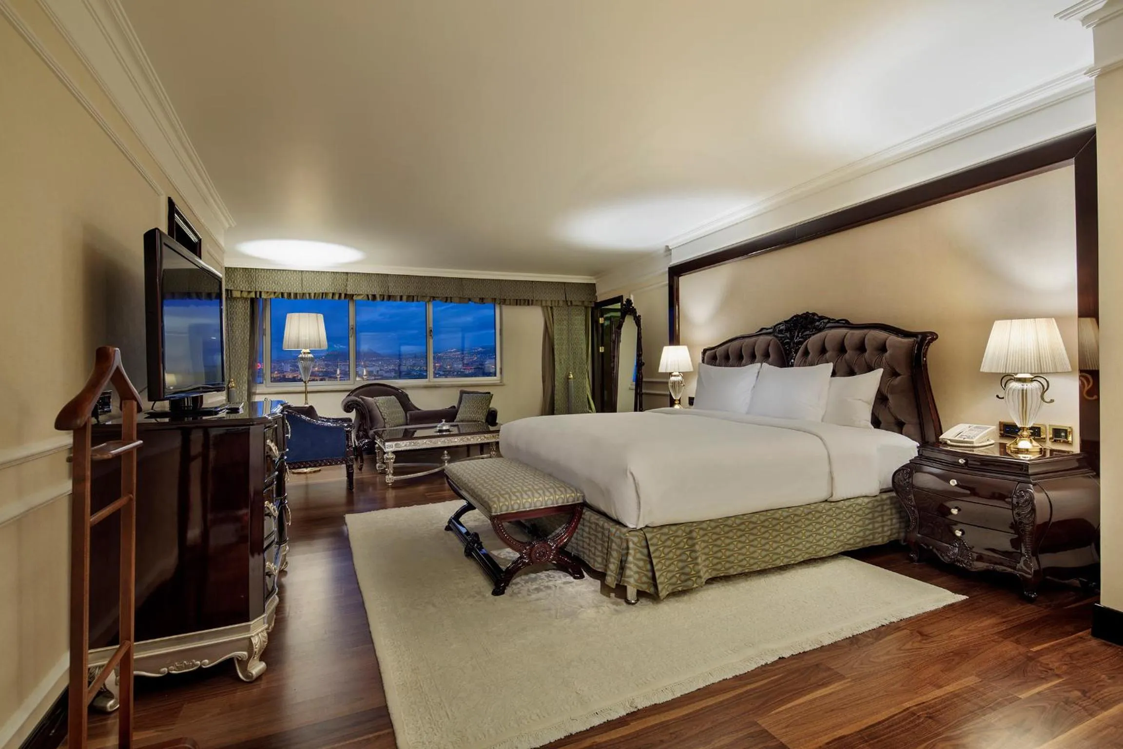 Bedroom, Bed in Wyndham Grand Kayseri