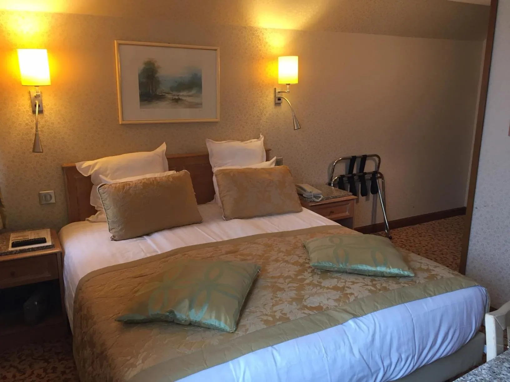 Bed in Hôtel la Croix Blanche