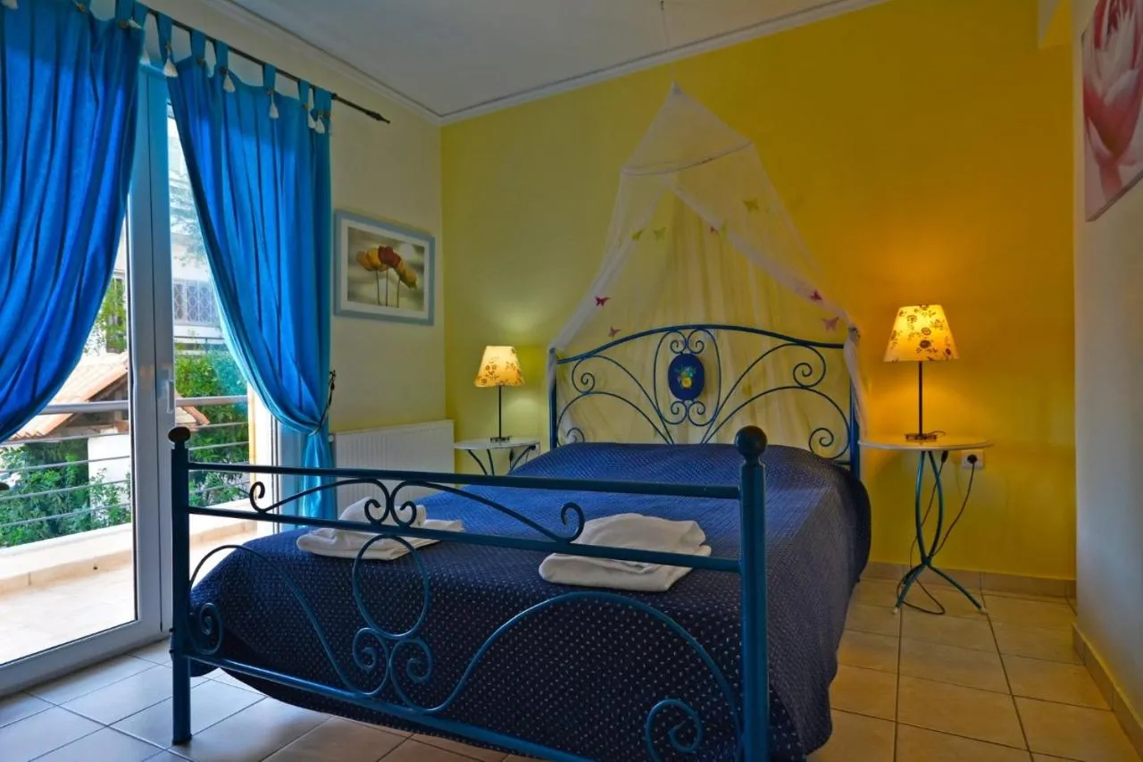 Bed in Villa Dolphins