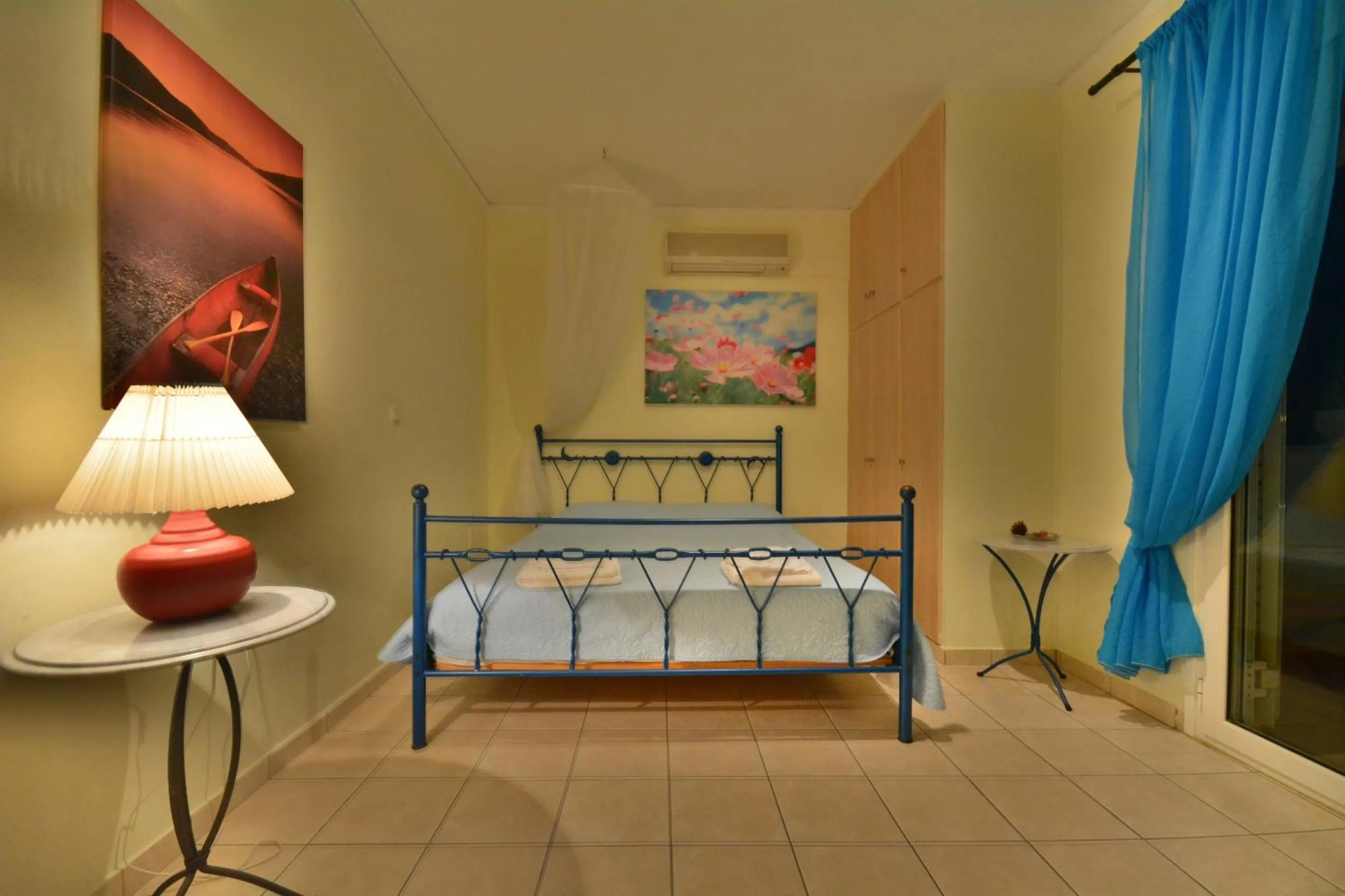 Bed in Villa Dolphins